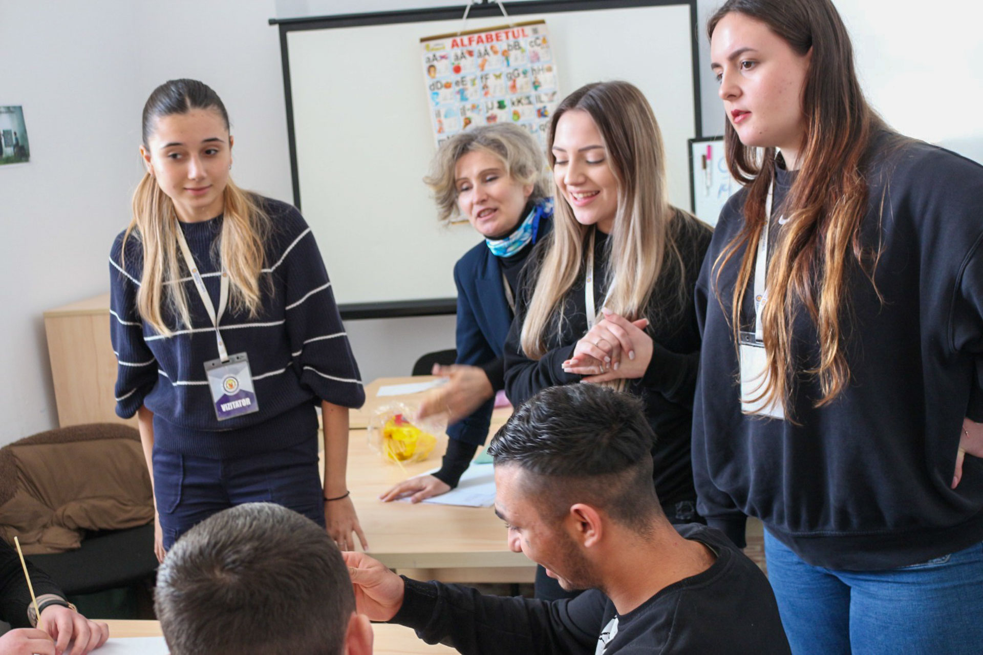 Iubirea aproapelui exprimată prin voluntariatul pentru cei marginalizați – incluziunea semnelor în inimile noastre