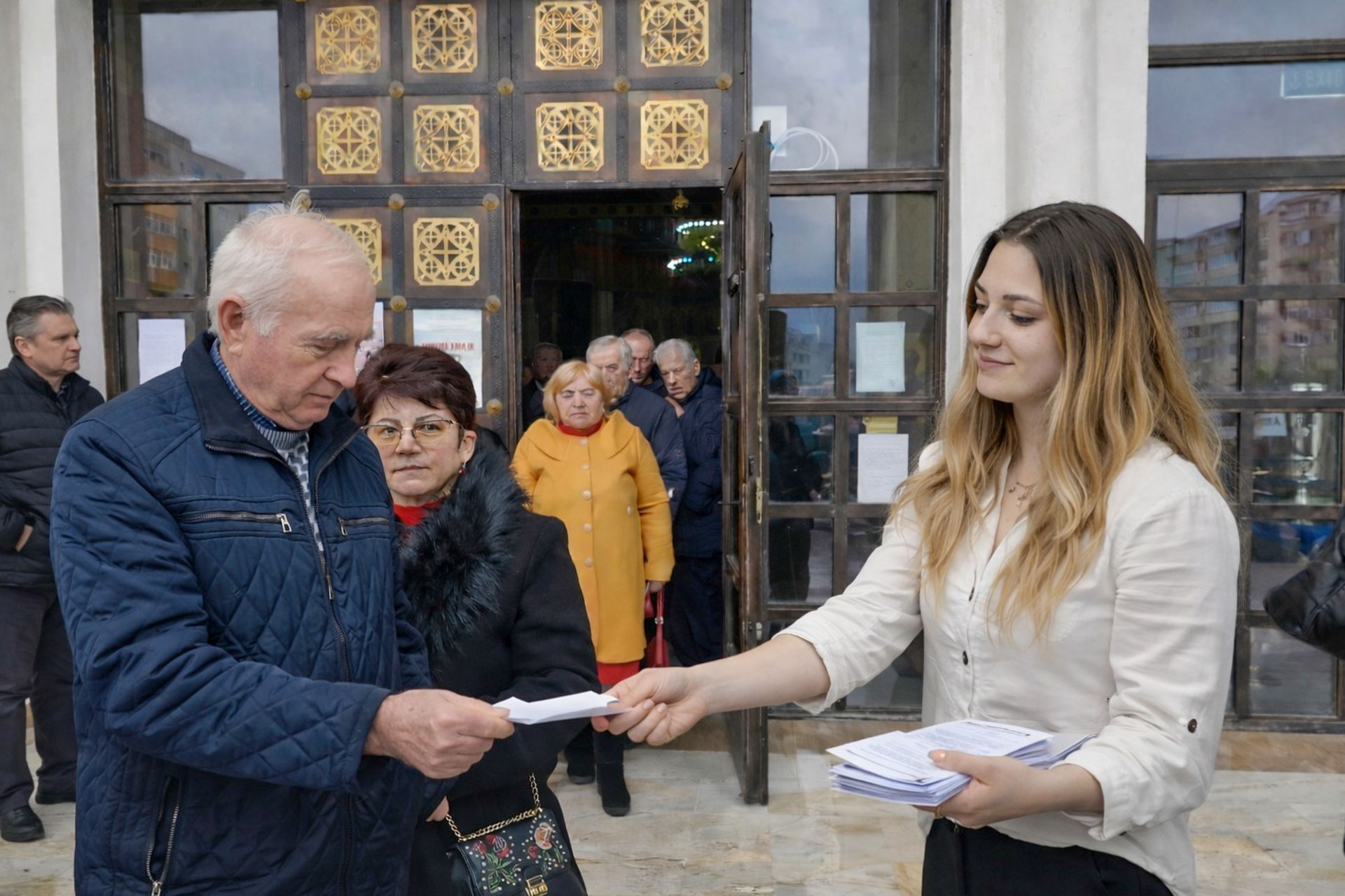 Iubirea aproapelui exprimată prin voluntariatul pentru cei marginalizați – incluziunea semnelor în inimile noastre