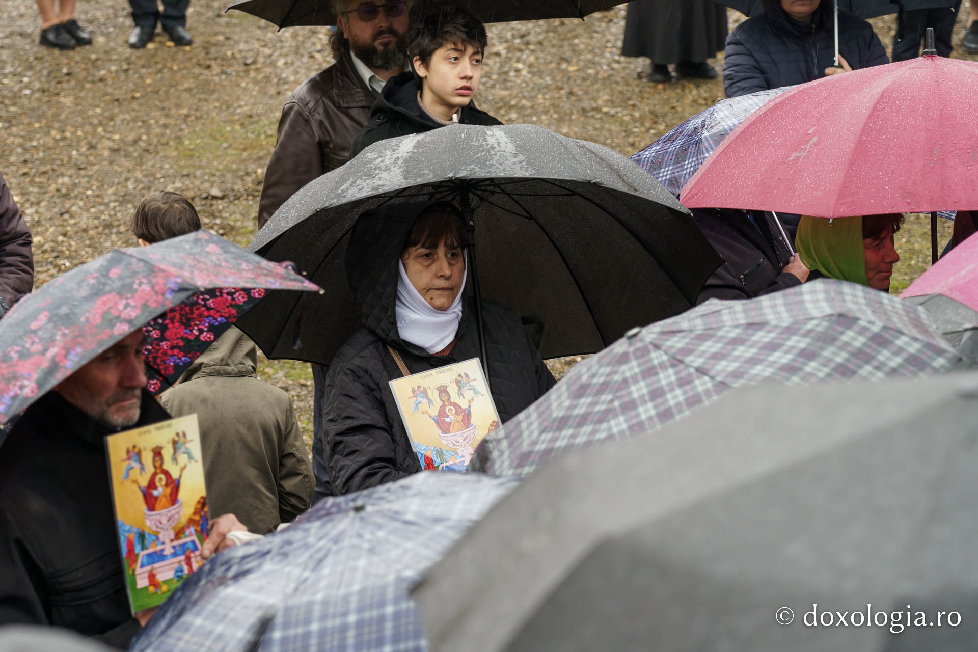 Mănăstirea Sângeap-Basaraba și-a sărbători hramul: „Prăznuim această minune ca să înțelegem că Dumnezeu lucrează în viața noastră, așijderea Maica Domnului”
