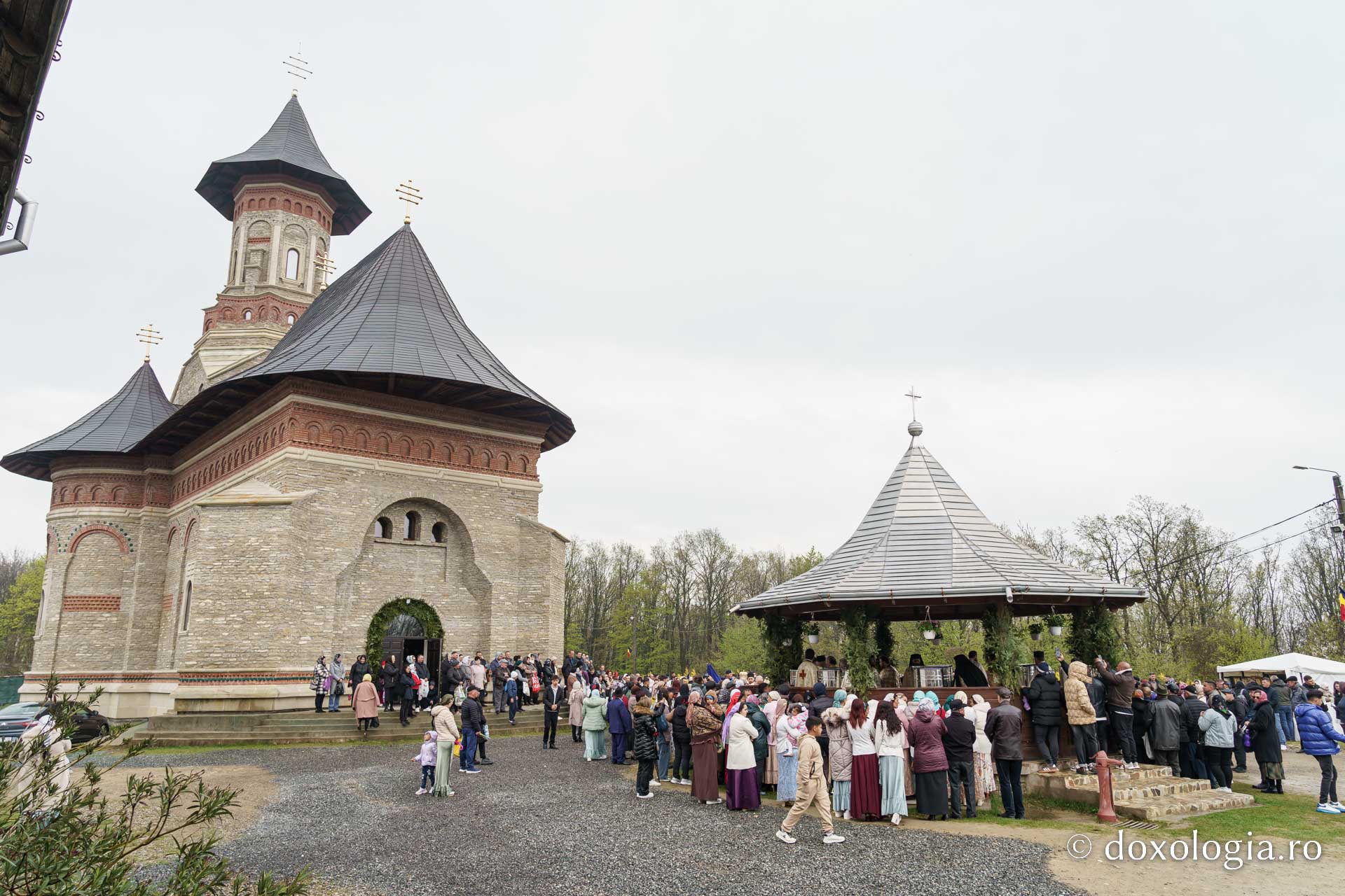 Mănăstirea Sângeap-Basaraba și-a sărbători hramul: „Prăznuim această minune ca să înțelegem că Dumnezeu lucrează în viața noastră, așijderea Maica Domnului”