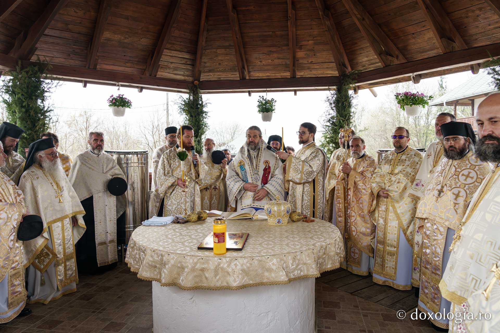 Mănăstirea Sângeap-Basaraba și-a sărbători hramul: „Prăznuim această minune ca să înțelegem că Dumnezeu lucrează în viața noastră, așijderea Maica Domnului”