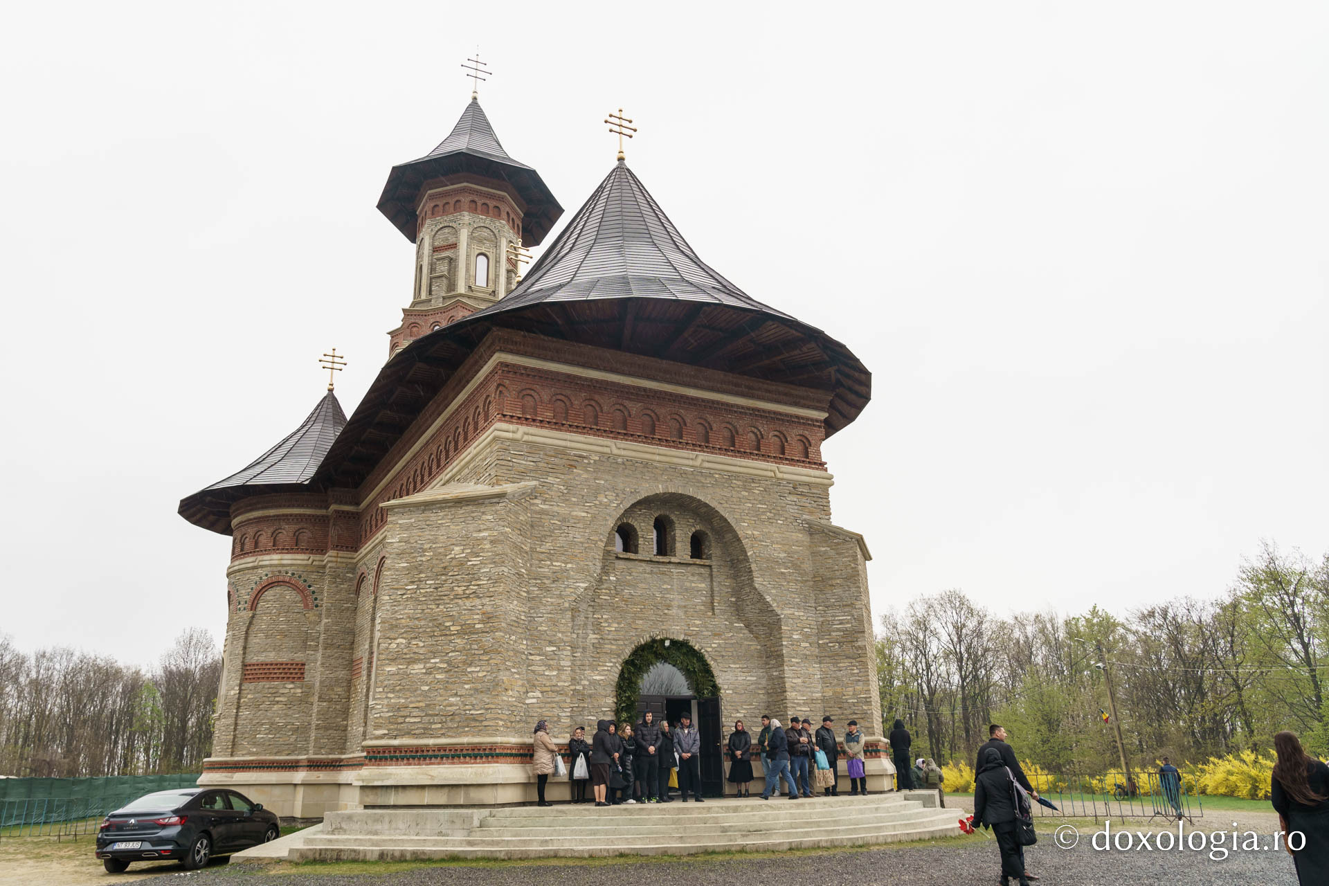 Mănăstirea Sângeap-Basaraba și-a sărbători hramul: „Prăznuim această minune ca să înțelegem că Dumnezeu lucrează în viața noastră, așijderea Maica Domnului”