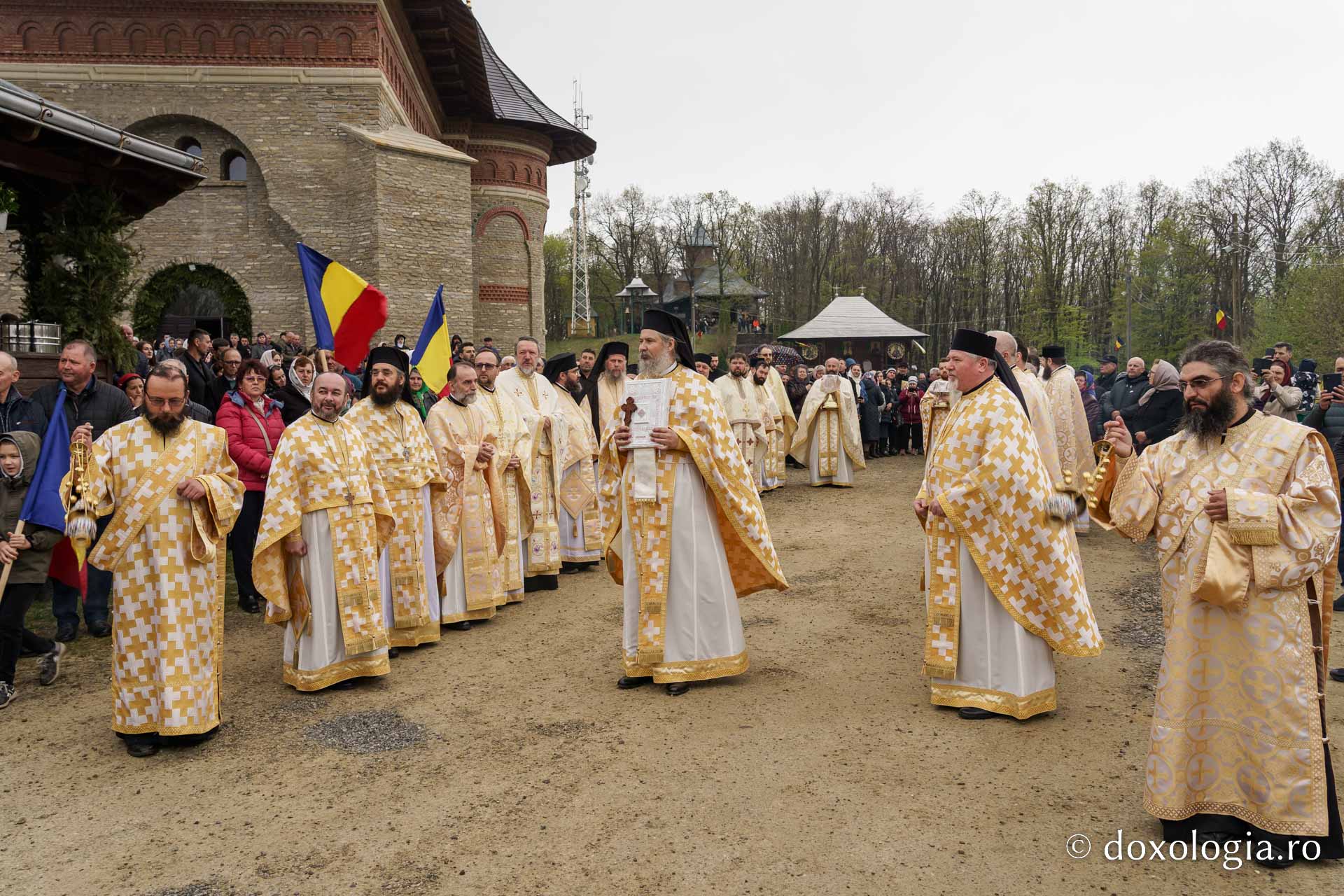 Mănăstirea Sângeap-Basaraba și-a sărbători hramul: „Prăznuim această minune ca să înțelegem că Dumnezeu lucrează în viața noastră, așijderea Maica Domnului”