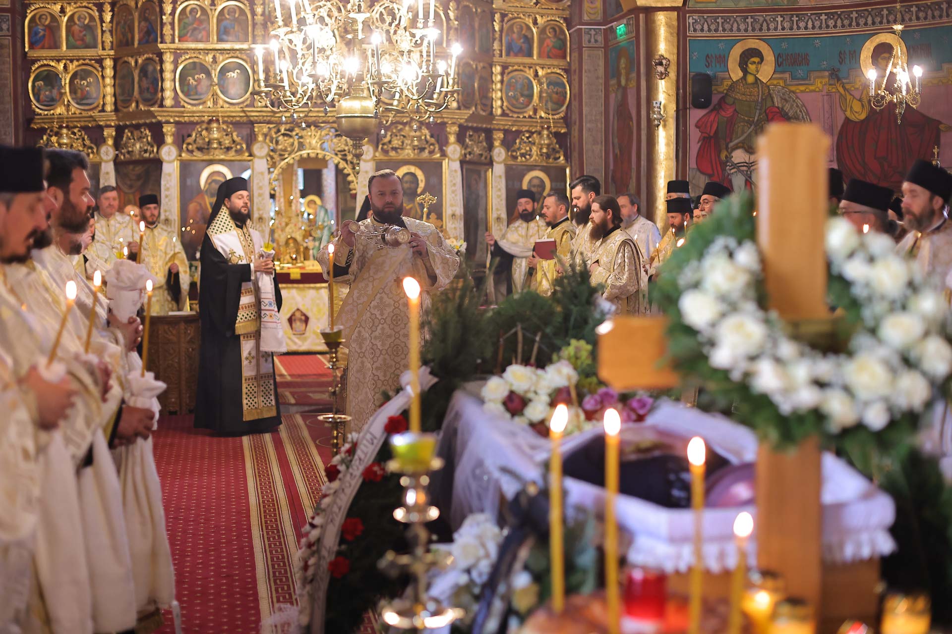 Mama Preasfințitului Părinte Nichifor Botoșăneanul a fost condusă pe ultimul drum pământesc