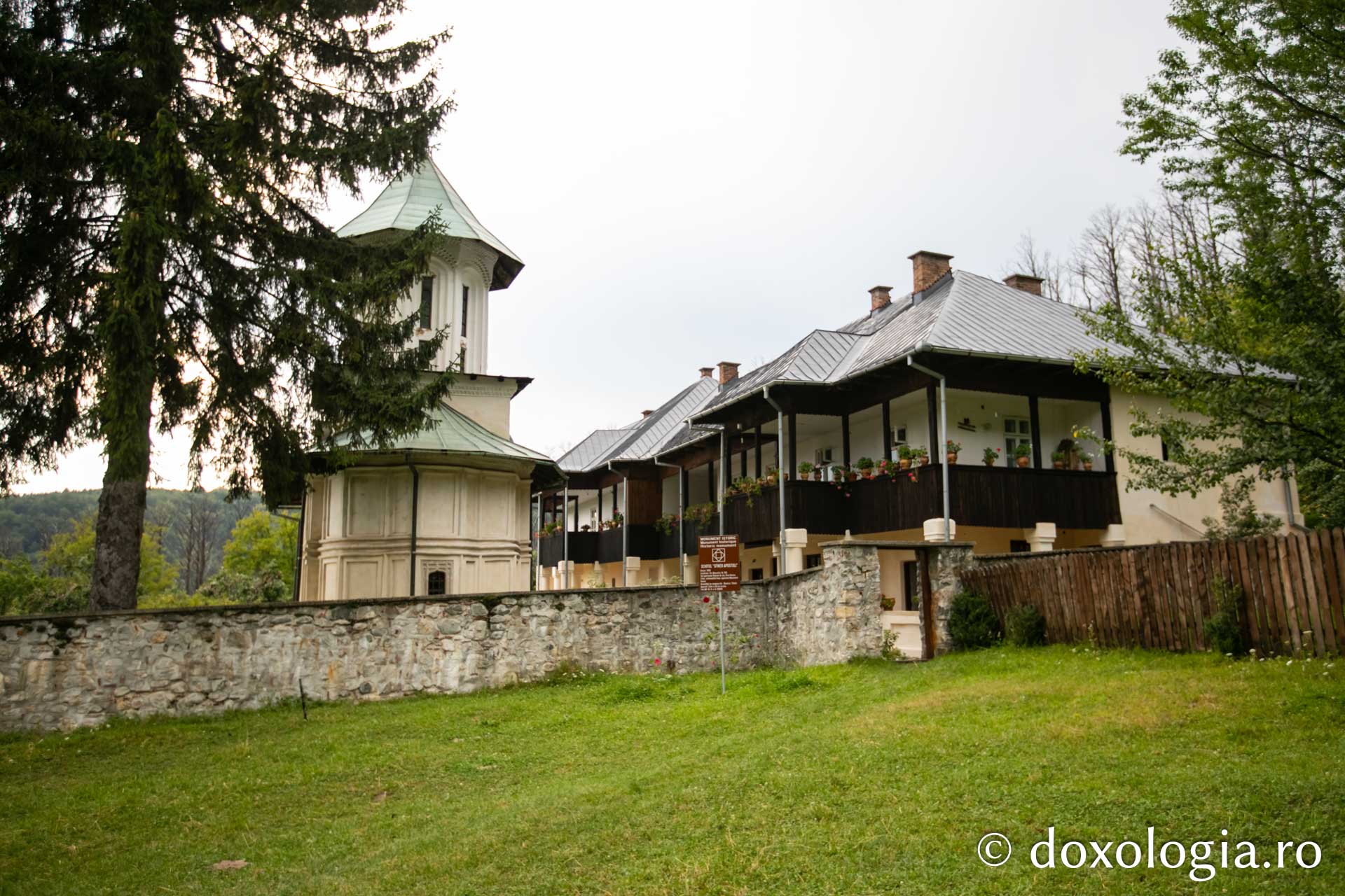 Schitul „Sfinții Apostoli” Hurezi