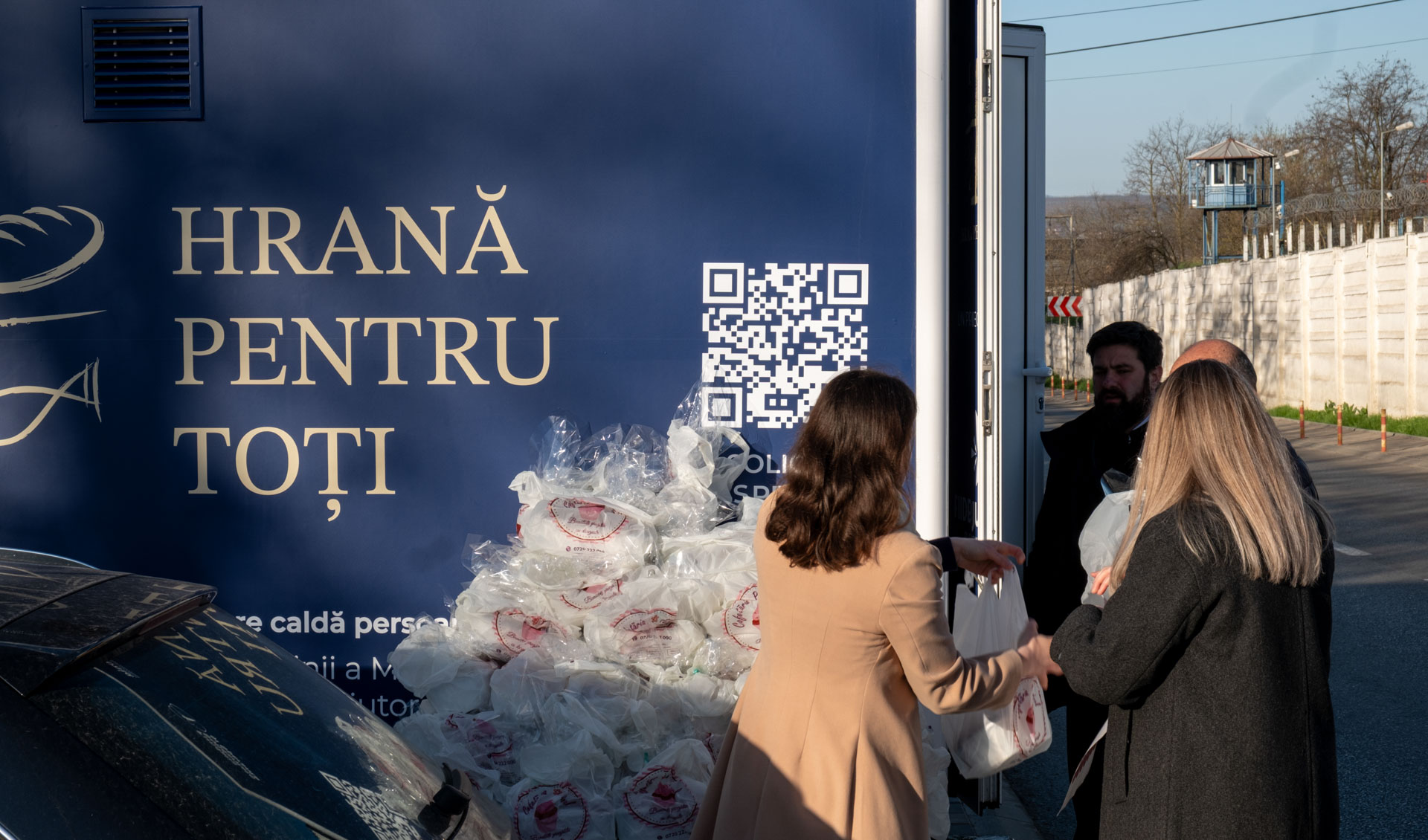 Înaltpreasfințitul Părinte Teofan a împărțit pachete de Paște persoanelor private de libertate din Penitenciarul Iași