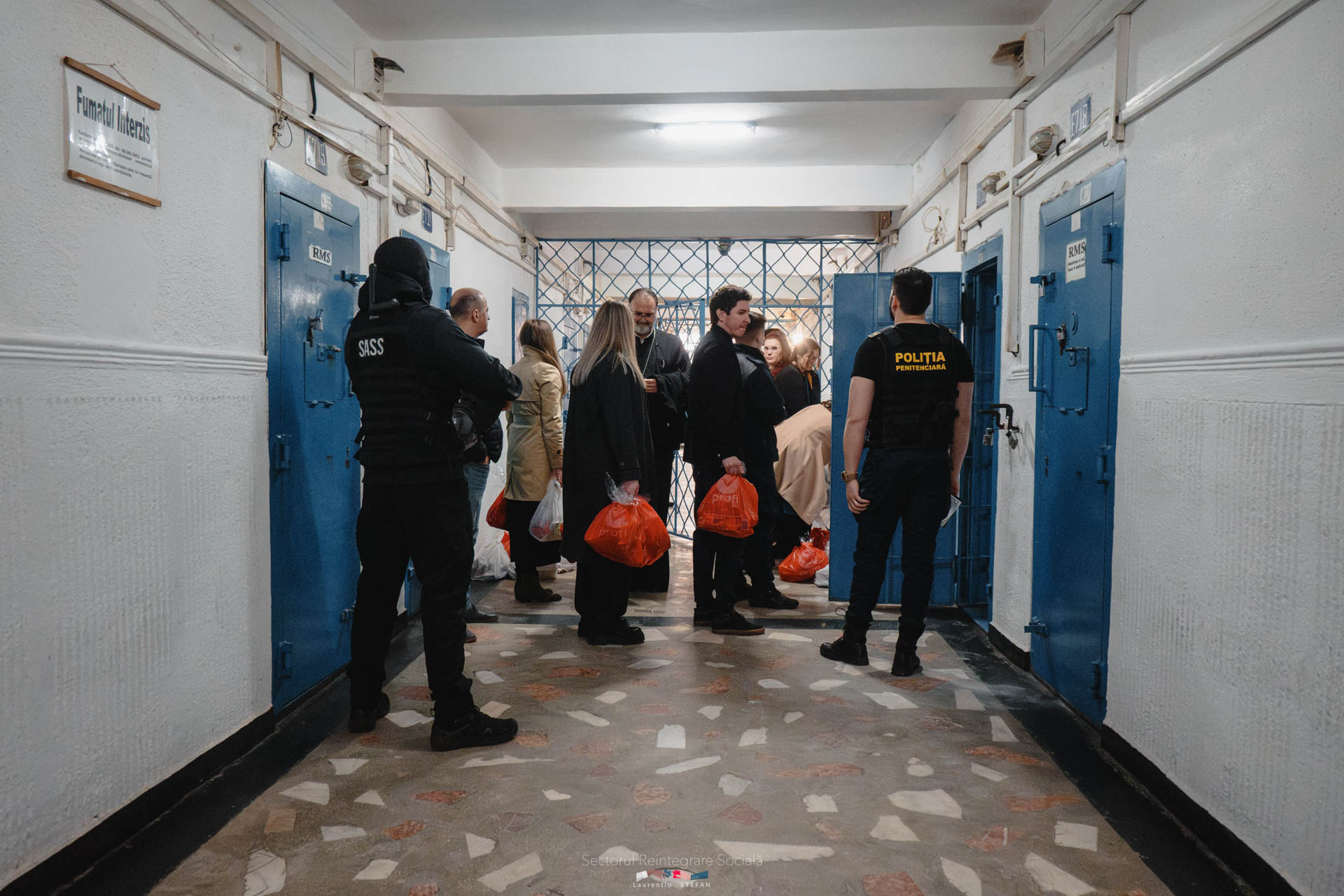 Înaltpreasfințitul Părinte Teofan a împărțit pachete de Paște persoanelor private de libertate din Penitenciarul Iași