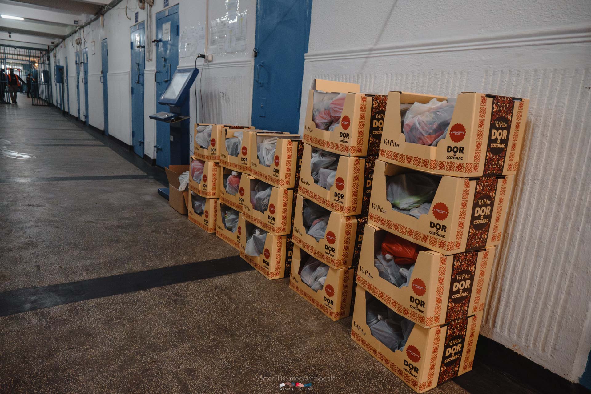 Înaltpreasfințitul Părinte Teofan a împărțit pachete de Paște persoanelor private de libertate din Penitenciarul Iași