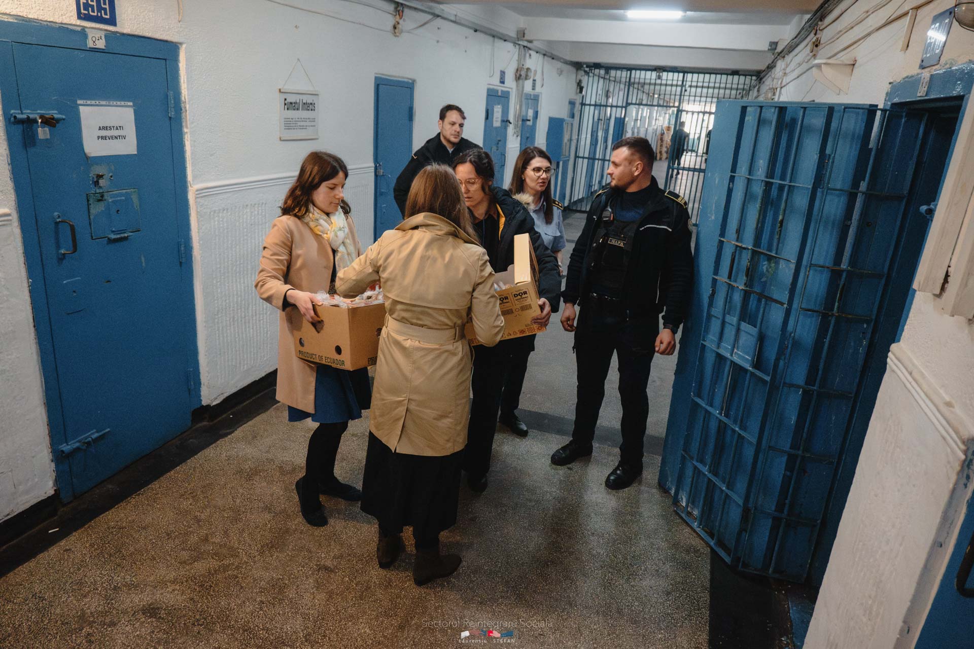 Înaltpreasfințitul Părinte Teofan a împărțit pachete de Paște persoanelor private de libertate din Penitenciarul Iași