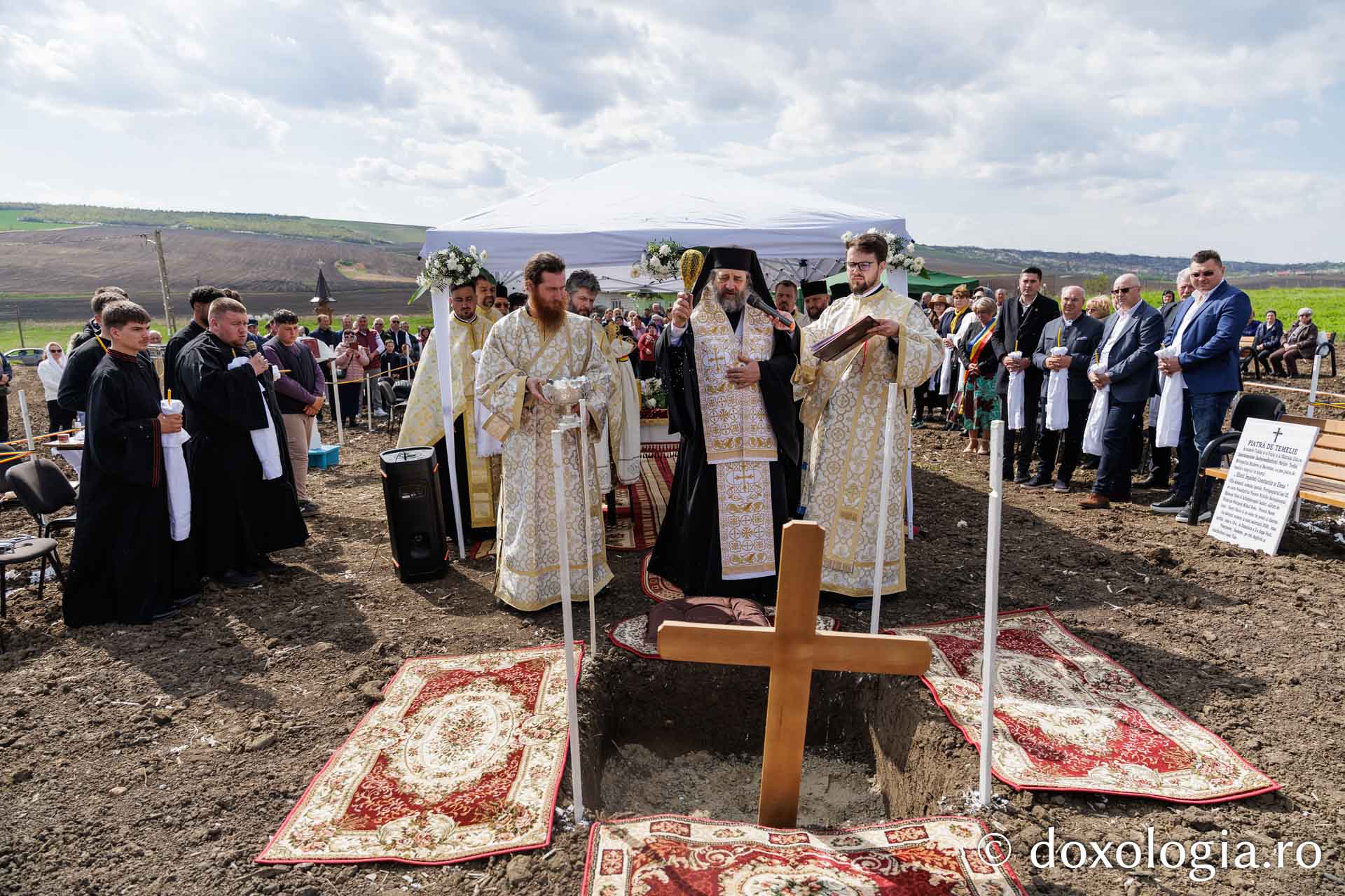 A fost pusă piatra de temelie pentru biserica din localitatea Alexești – Ipatele
