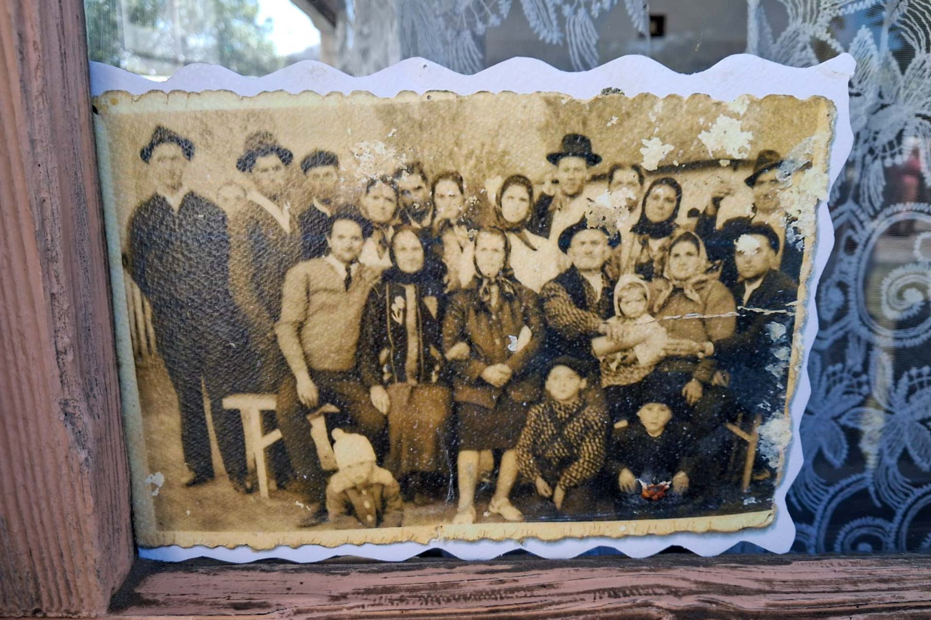 „Familia în pridvorul memoriei” – expoziție de fotografie la Parohia Pârcovaci
