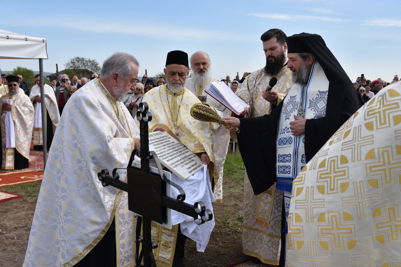 O nouă biserică, închinată Sfântului Luca al Crimeei și icoanei Maicii Domnului „Axion Estin”, pentru credincioșii din Iași