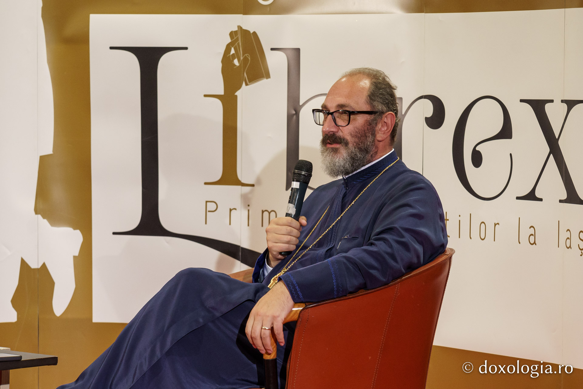 Părintele Constantin Necula a conferențiat la Târgul de carte LIBREX 2026