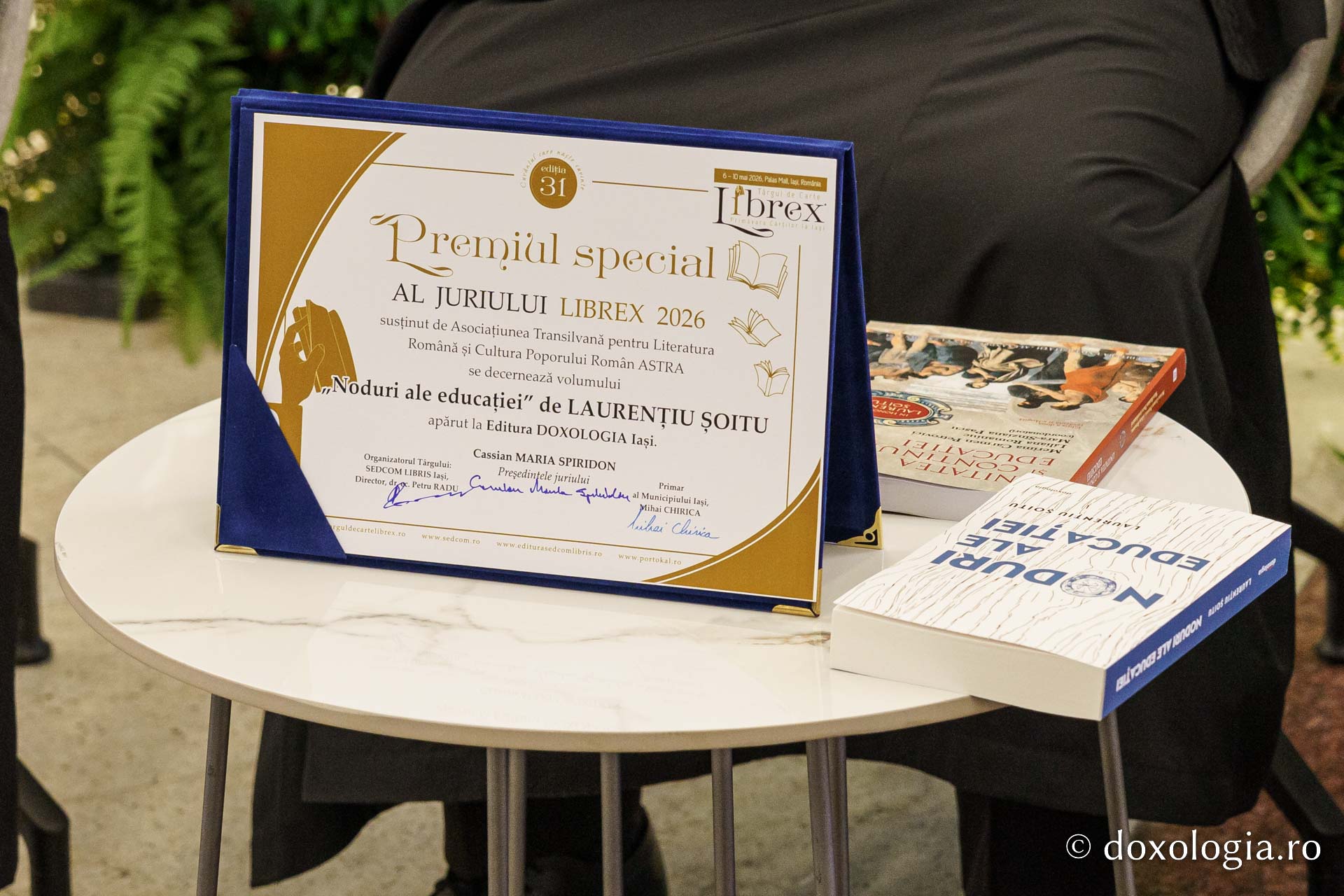 Volumul „Noduri ale educației” apărut la Editura Doxologia, prezentat la Târgul de carte LIBREX