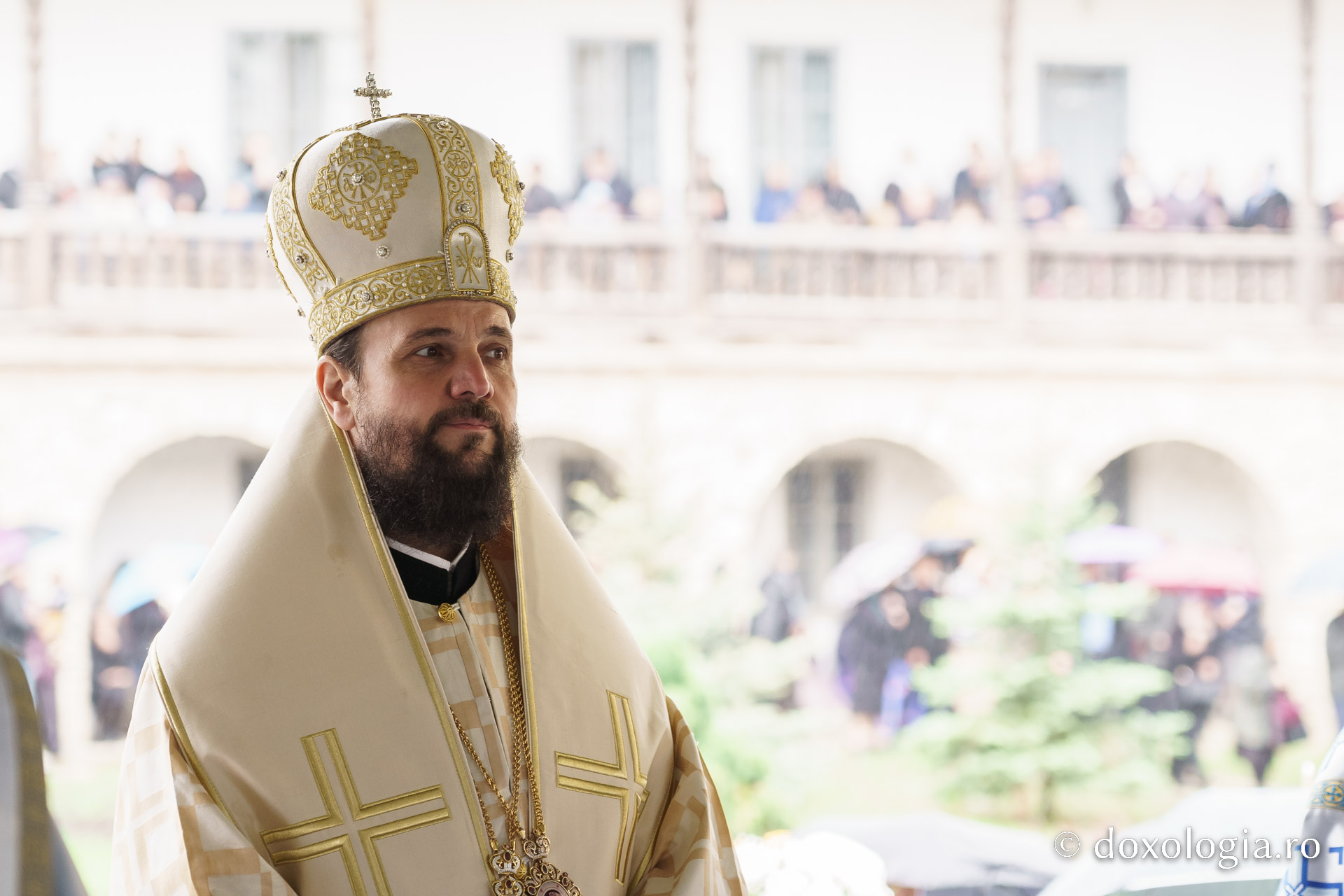Hramul Mănăstirii Neamț a adunat numeroși pelerini din întreaga țară