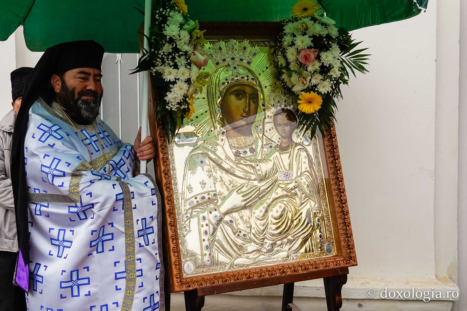 Hramul Mănăstirii Neamț a adunat numeroși pelerini din întreaga țară