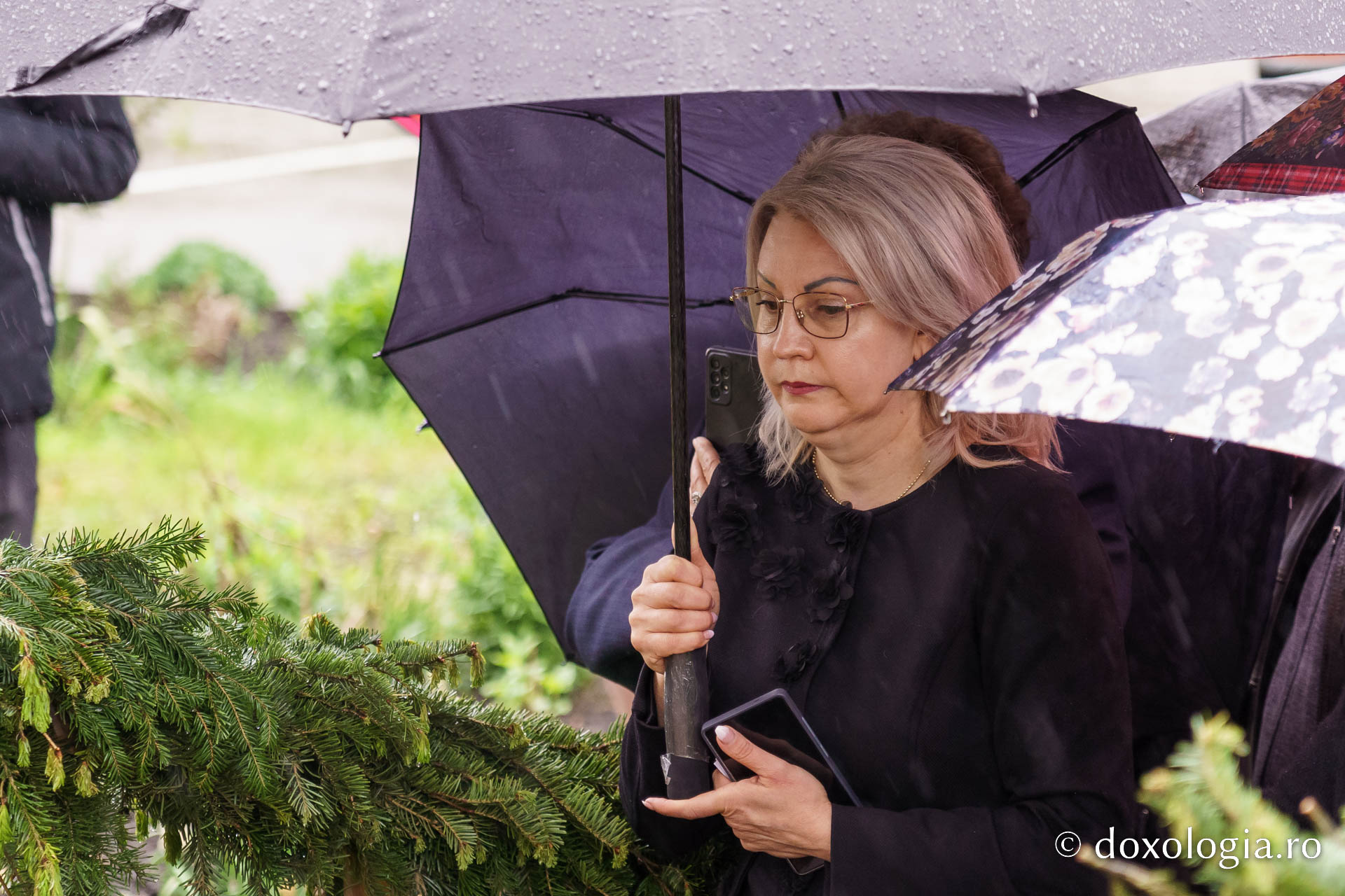 Hramul Mănăstirii Neamț a adunat numeroși pelerini din întreaga țară