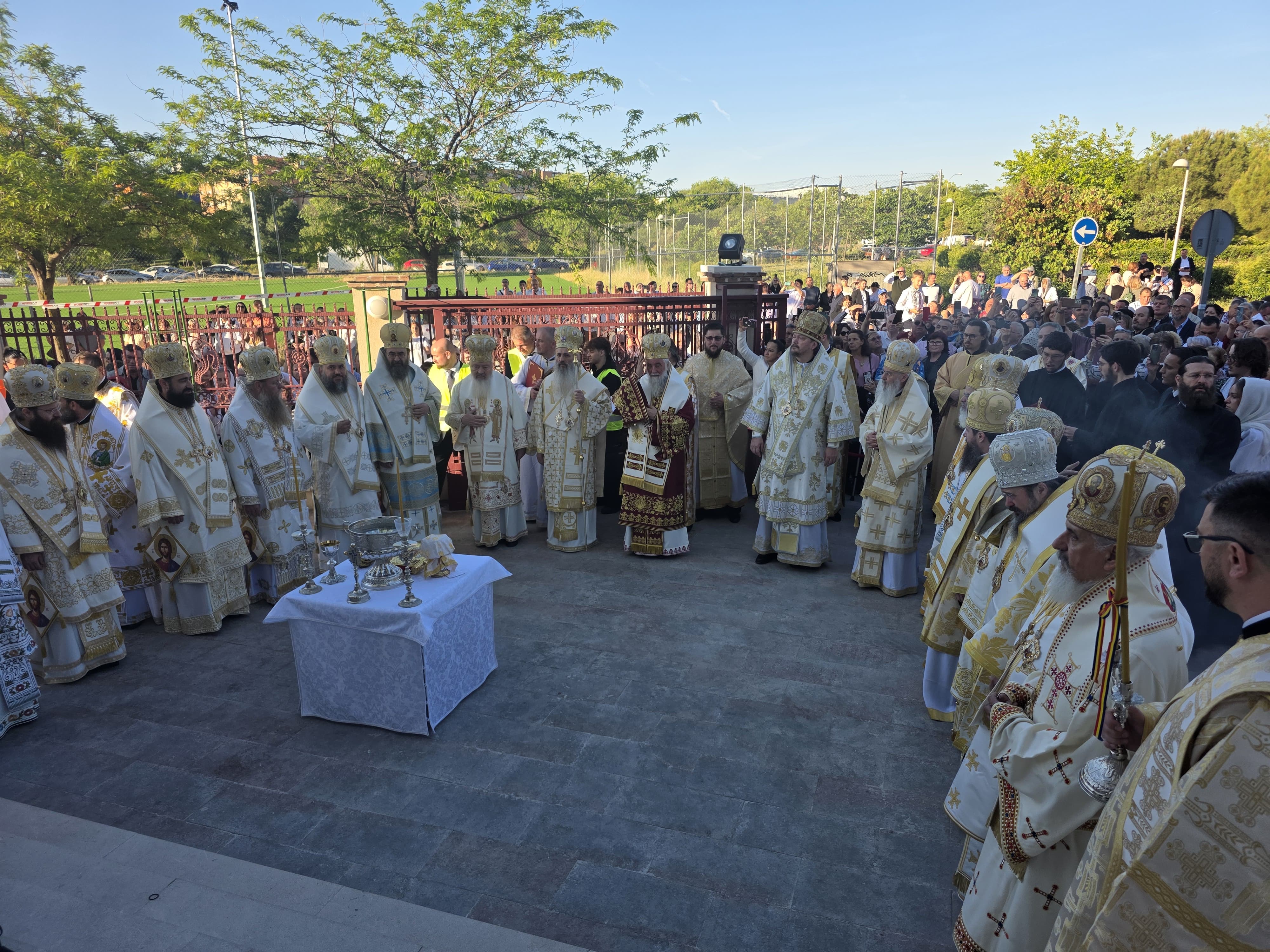 Bucurie pentru românii din Madrid: Catedrala Episcopiei Spaniei și Portugaliei a fost târnosită