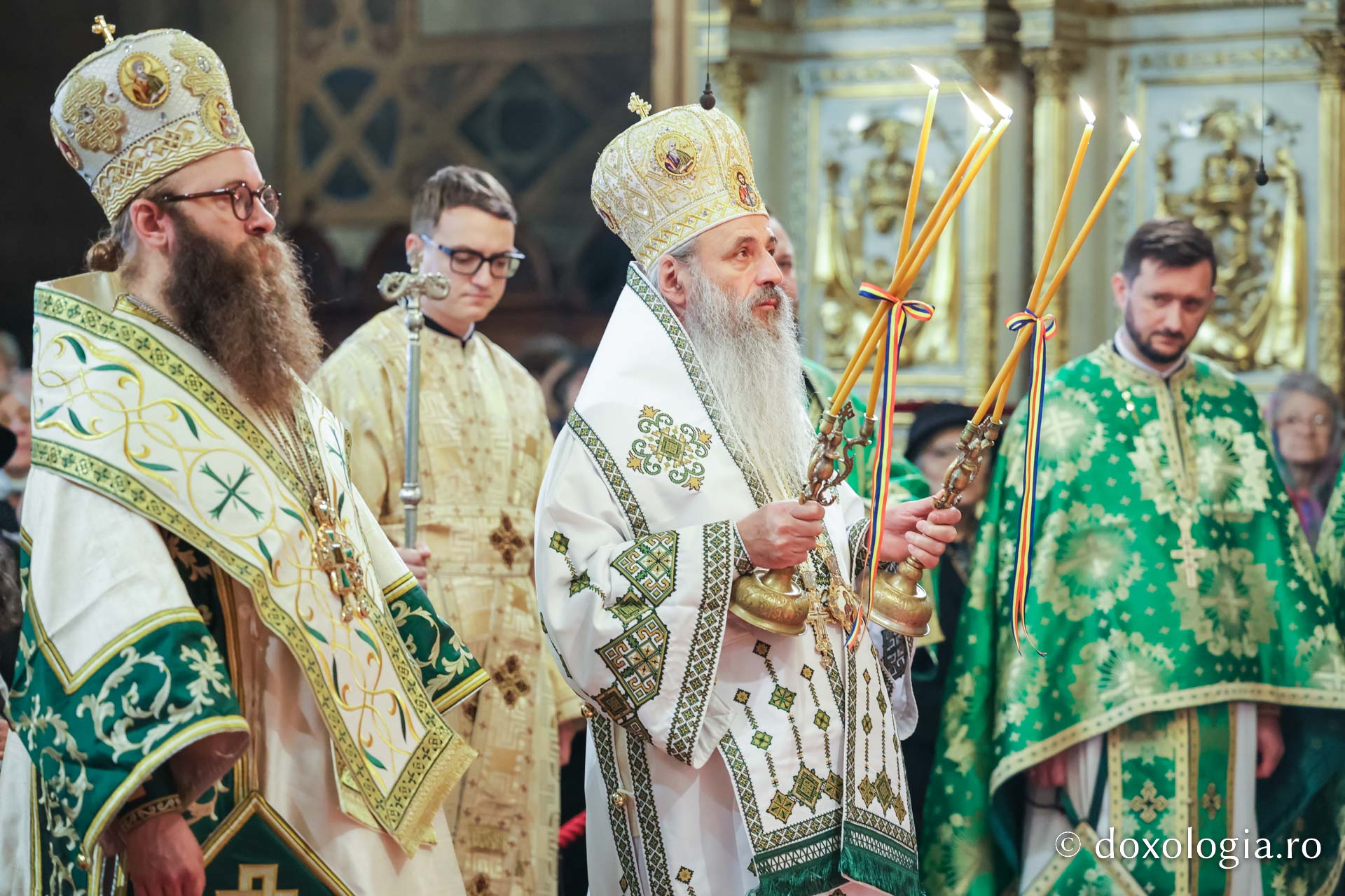 Praznicul Cincizecimii, la Catedrala Mitropolitană din Iași: „Omul așezat sub adumbrirea Duhului Sfânt este omul cu rugăciune curată și continuă”