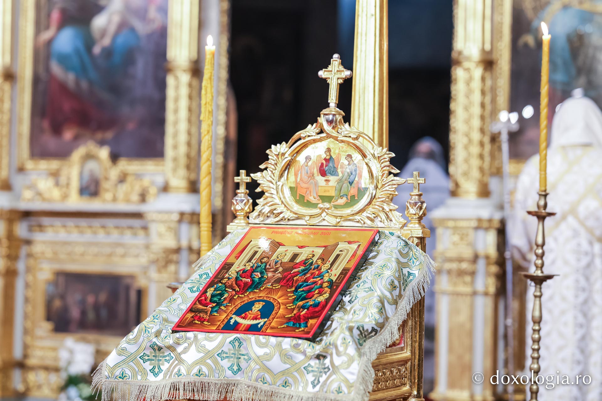 Praznicul Cincizecimii, la Catedrala Mitropolitană din Iași: „Omul așezat sub adumbrirea Duhului Sfânt este omul cu rugăciune curată și continuă”
