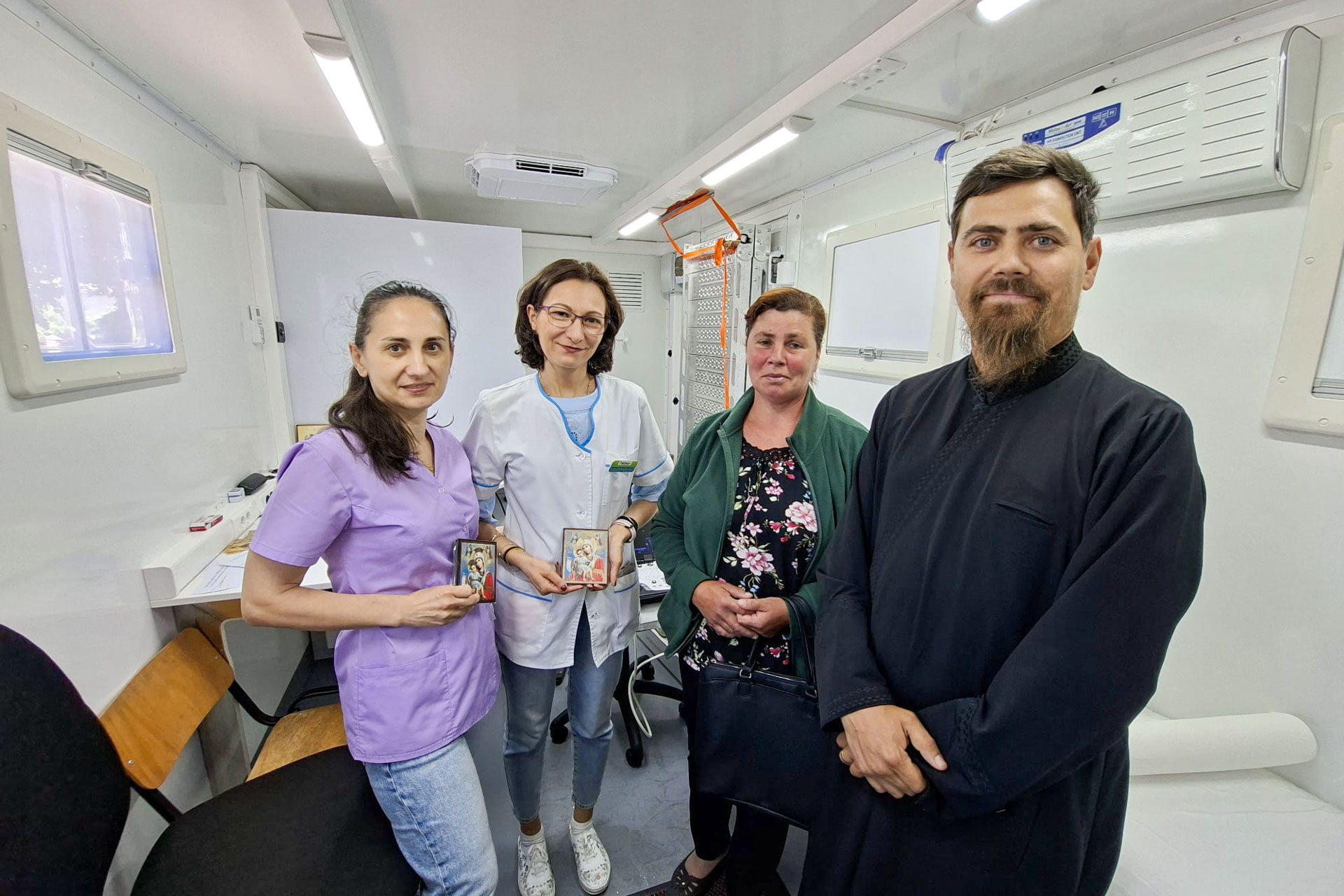 Arhiepiscopia Iașilor a organizat o nouă caravană medicală în județul Botoșani