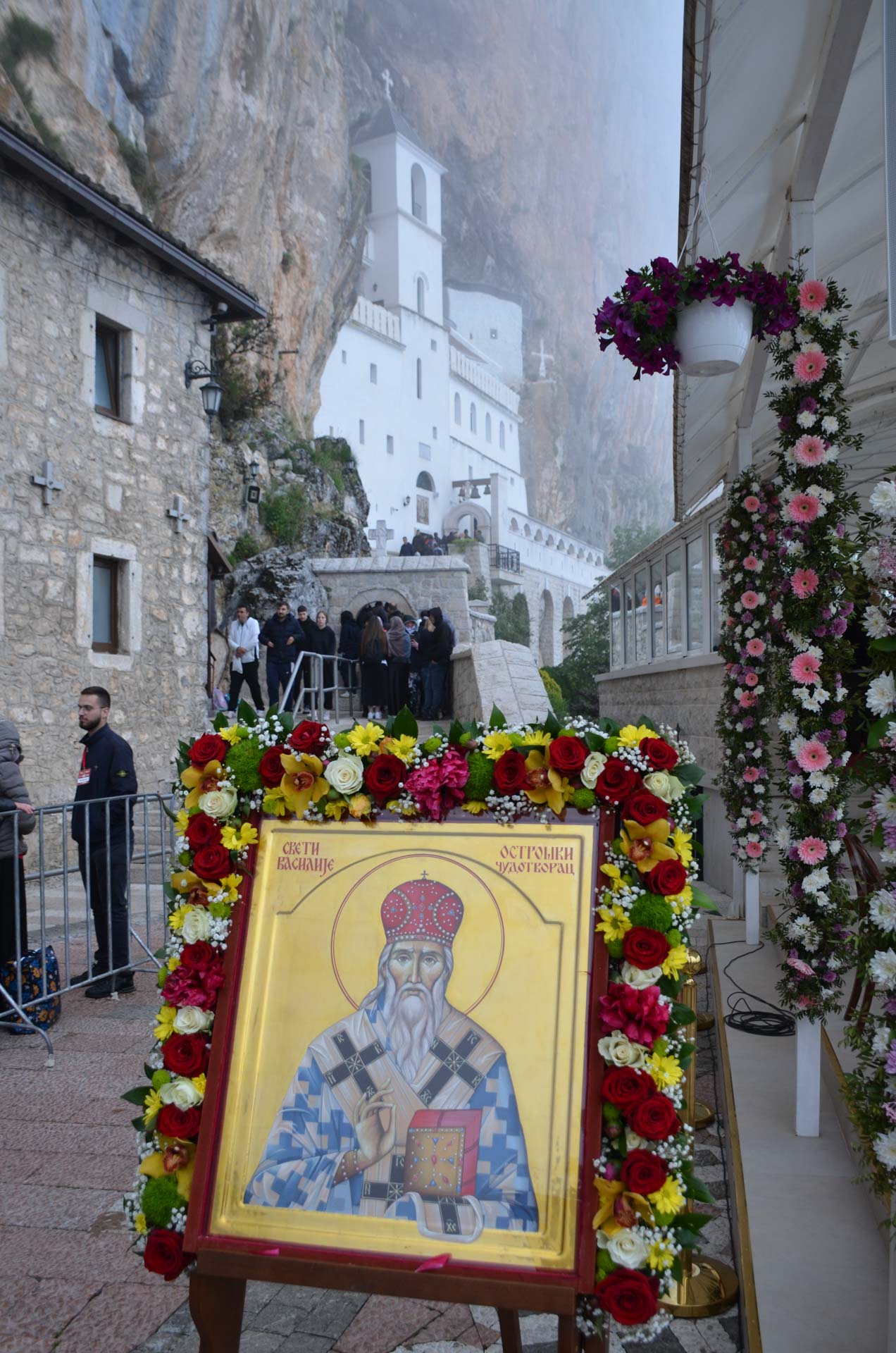 Înaltpreasfințitul Părinte Teofan a slujit la hramul Mănăstirii Ostrog din Muntenegru