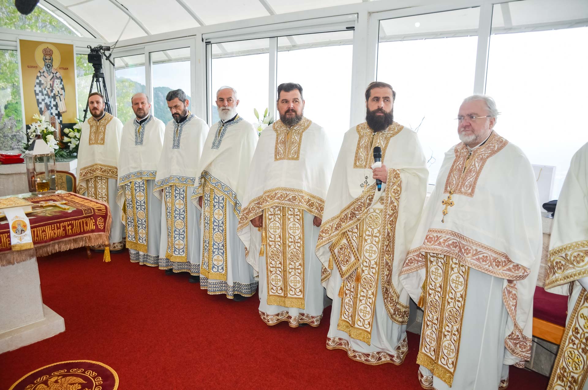 Înaltpreasfințitul Părinte Teofan a slujit la hramul Mănăstirii Ostrog din Muntenegru