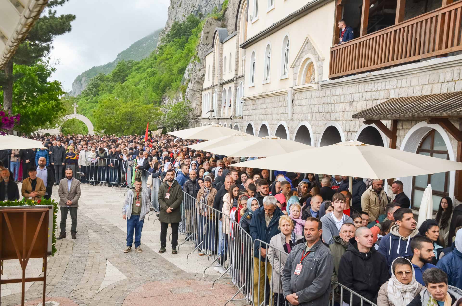 Înaltpreasfințitul Părinte Teofan a slujit la hramul Mănăstirii Ostrog din Muntenegru