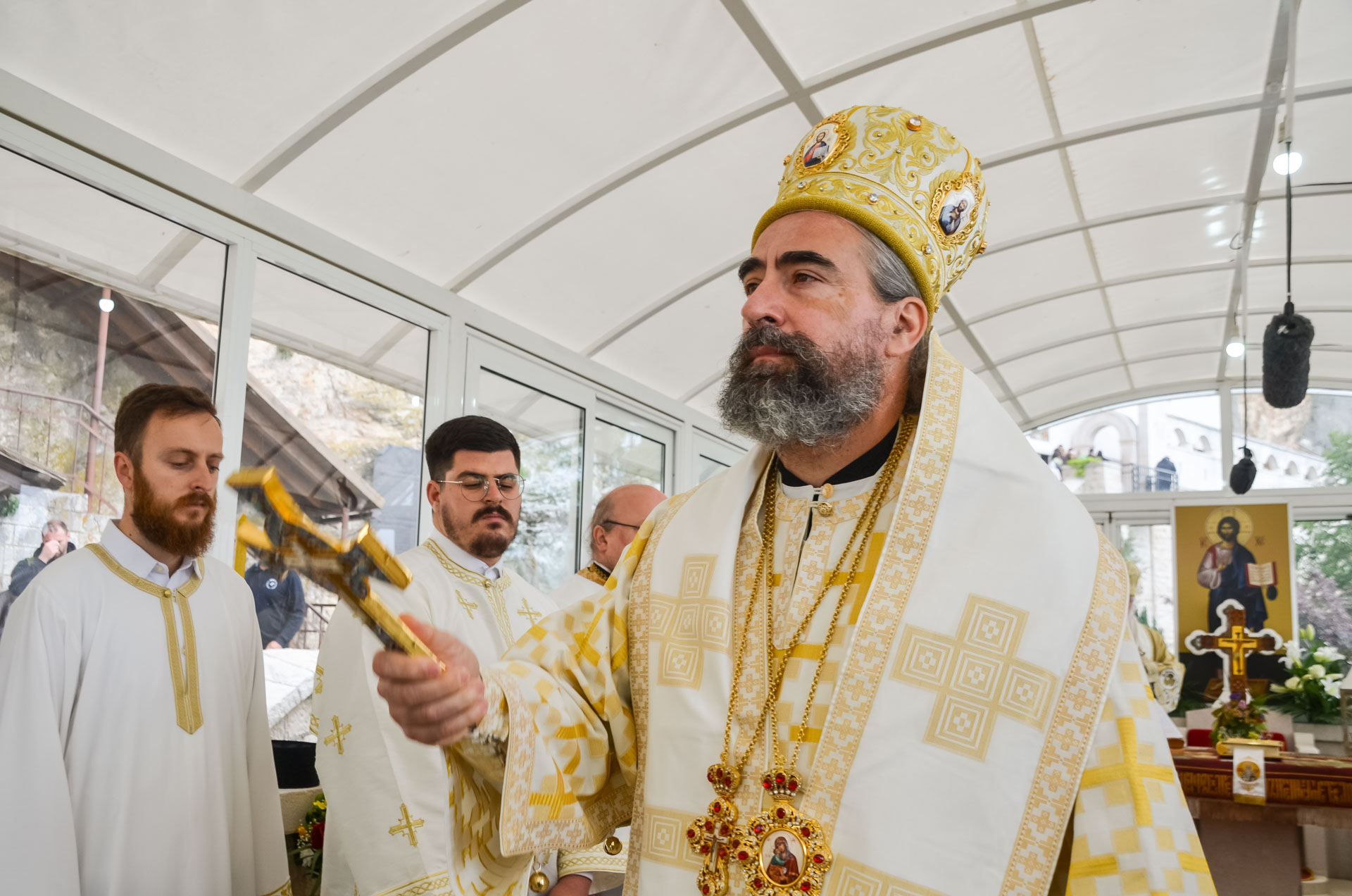 Înaltpreasfințitul Părinte Teofan a slujit la hramul Mănăstirii Ostrog din Muntenegru