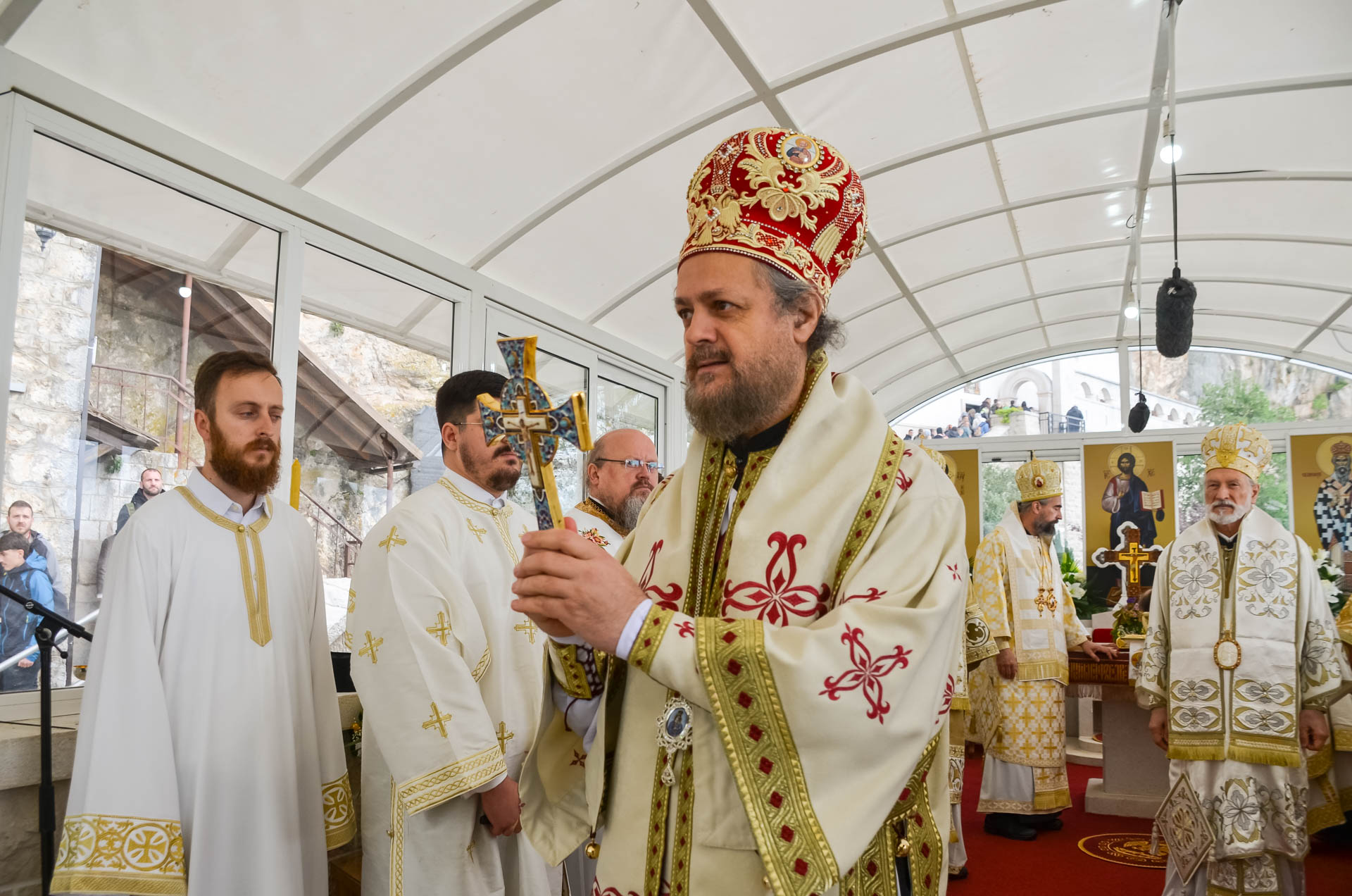Înaltpreasfințitul Părinte Teofan a slujit la hramul Mănăstirii Ostrog din Muntenegru
