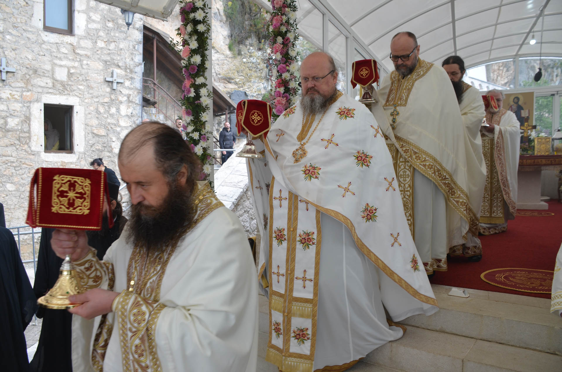 Înaltpreasfințitul Părinte Teofan a slujit la hramul Mănăstirii Ostrog din Muntenegru