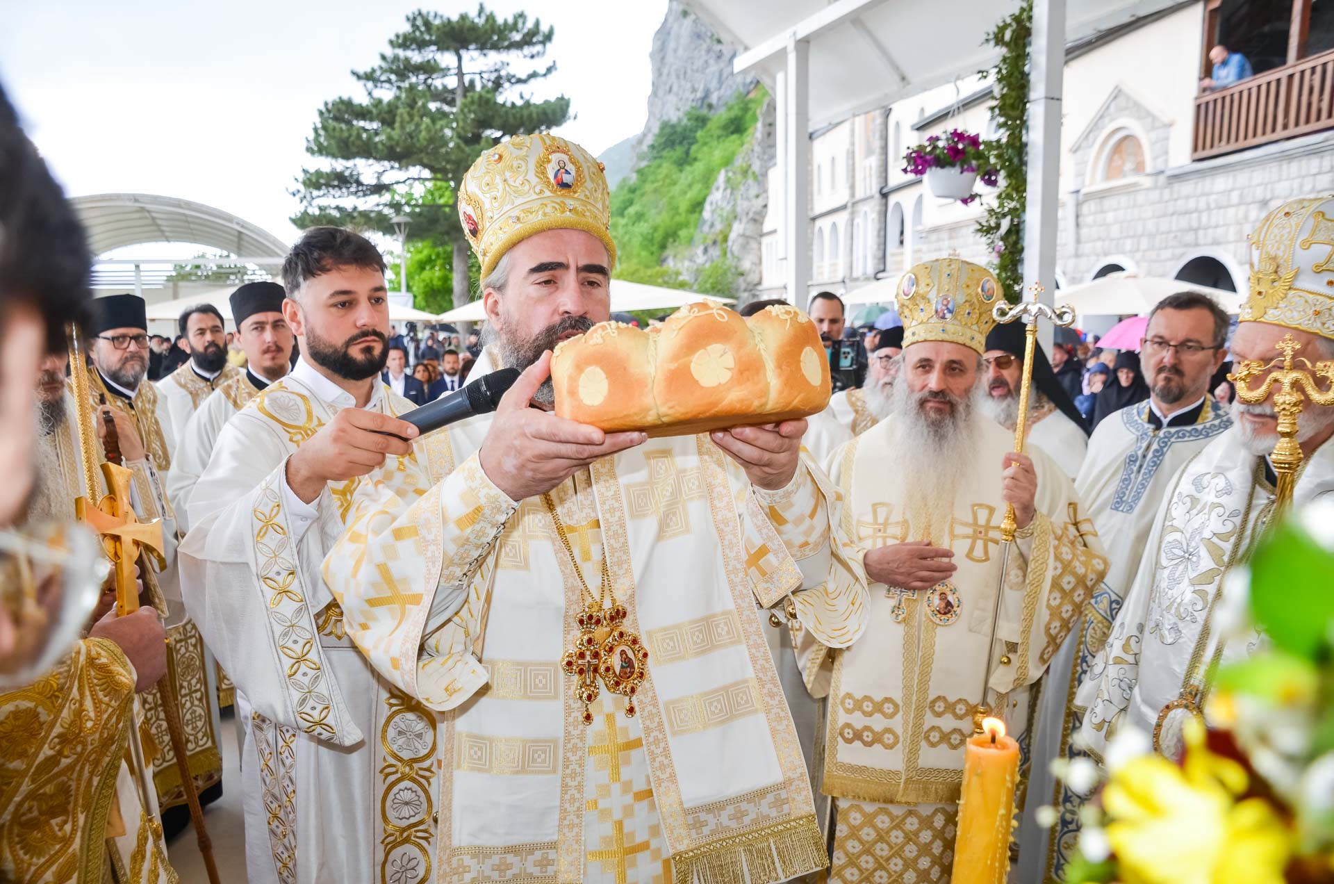 Înaltpreasfințitul Părinte Teofan a slujit la hramul Mănăstirii Ostrog din Muntenegru