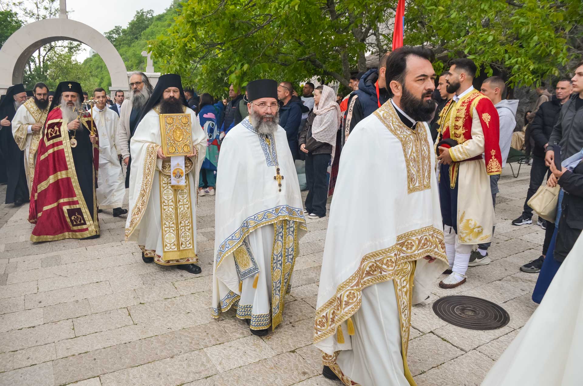 Înaltpreasfințitul Părinte Teofan a slujit la hramul Mănăstirii Ostrog din Muntenegru