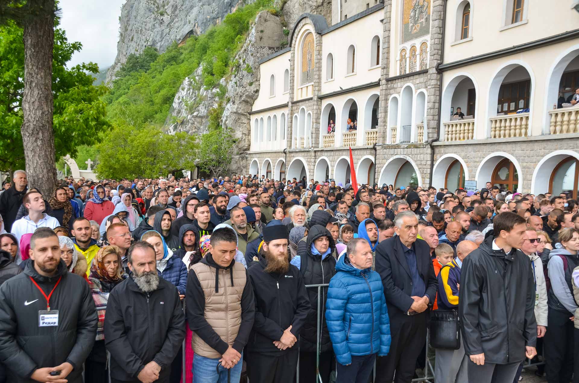 Înaltpreasfințitul Părinte Teofan a slujit la hramul Mănăstirii Ostrog din Muntenegru