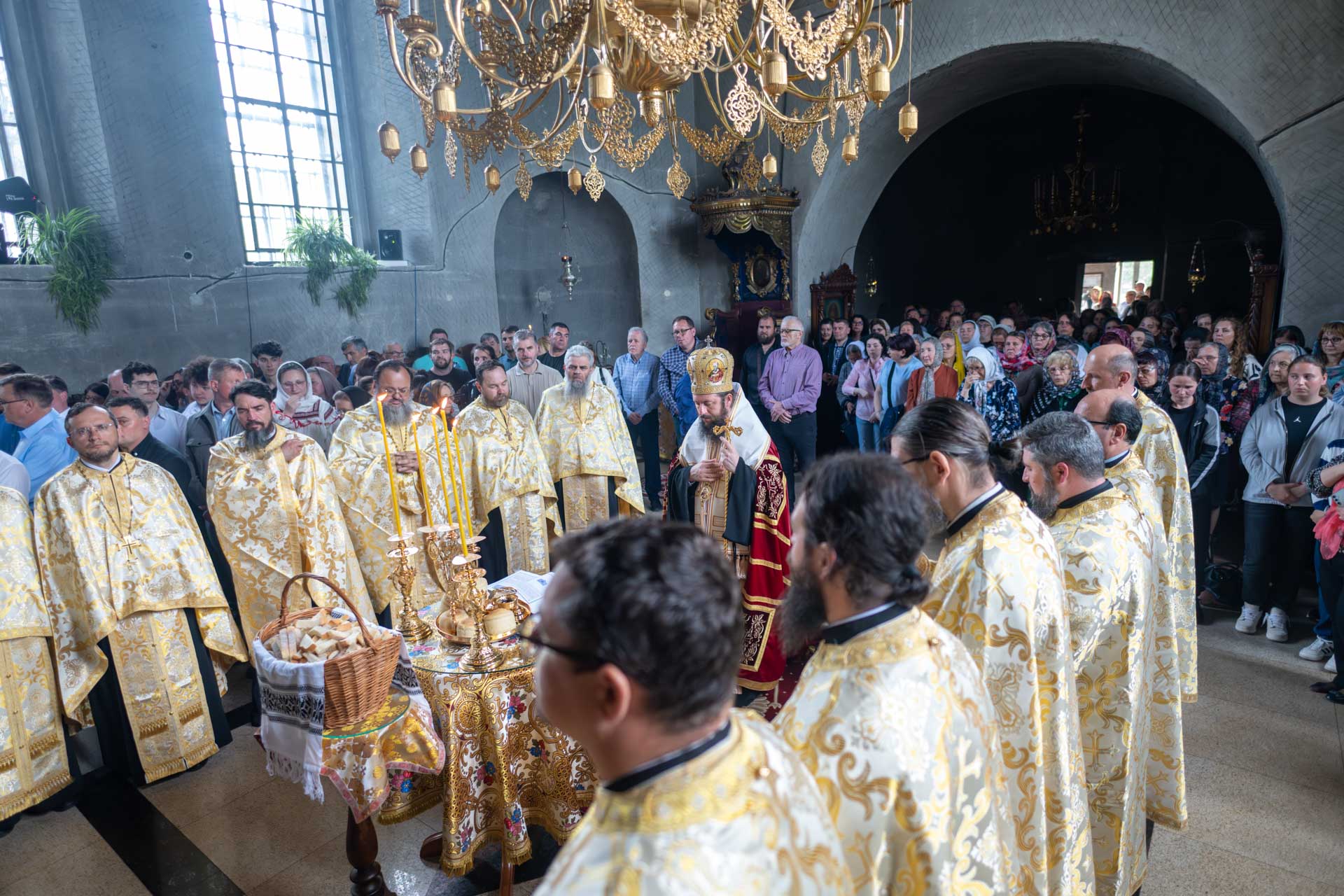 „Când dragostea pentru un lucru covârșește inima omului, îl face să dea tot ce poate din puterile lui, din cunoștințele lui”, a transmis PS Damaschin Dorneanul credincioșilor prezenți la Botoșani