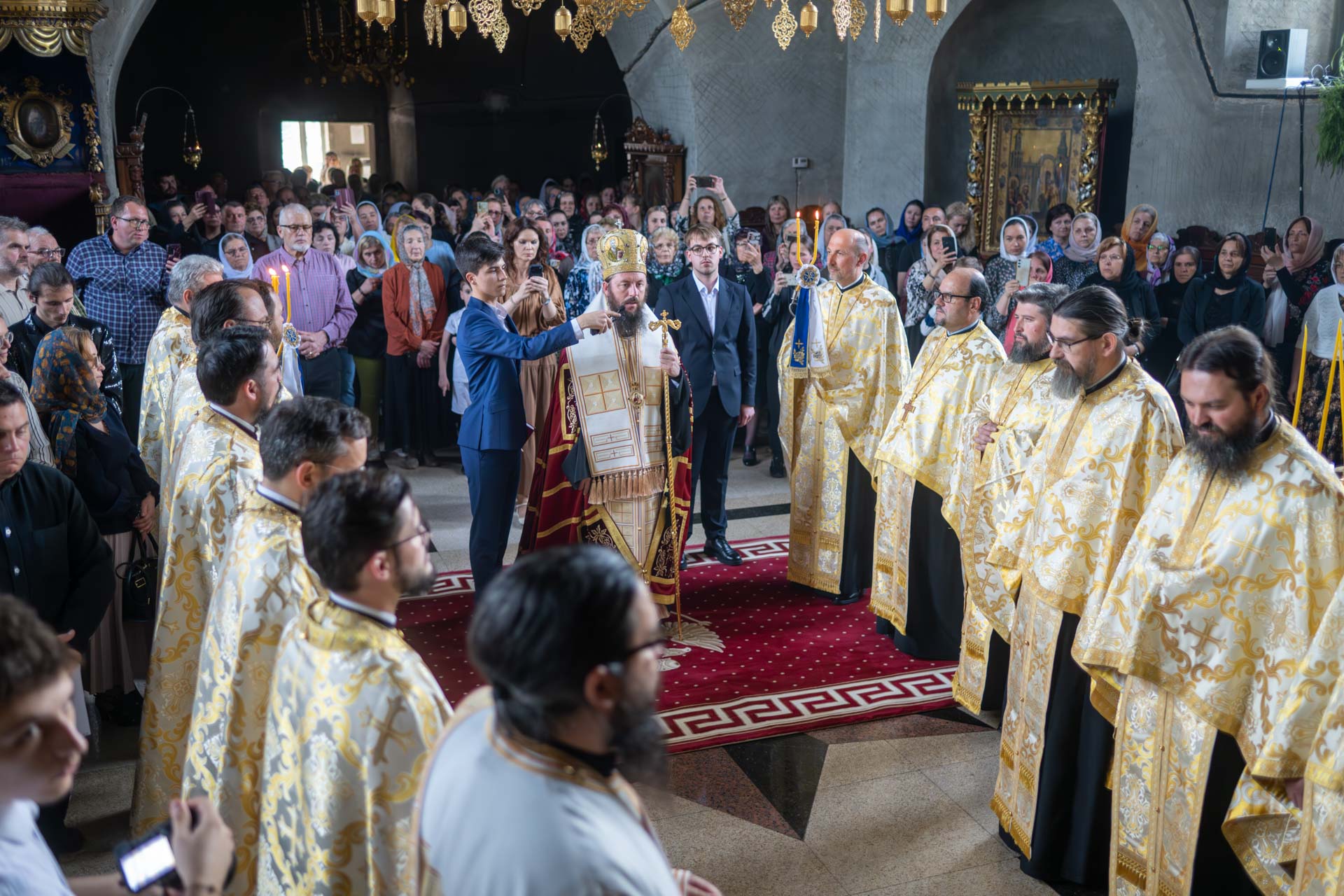 „Când dragostea pentru un lucru covârșește inima omului, îl face să dea tot ce poate din puterile lui, din cunoștințele lui”, a transmis PS Damaschin Dorneanul credincioșilor prezenți la Botoșani