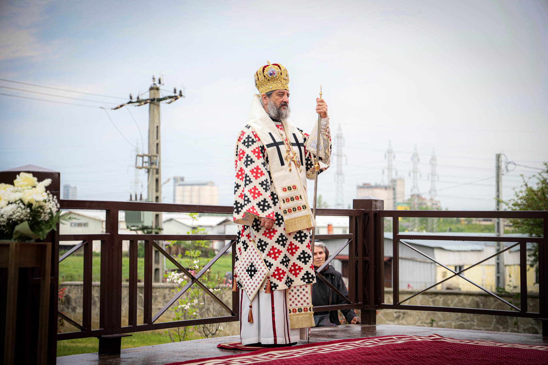 Slujire arhierească la hramul Mănăstirii Vlădiceni: „Sfântul Evanghelist Ioan ne arată să nu rămânem doar la înțelegerea cuvântului, ci la trăirea lui”