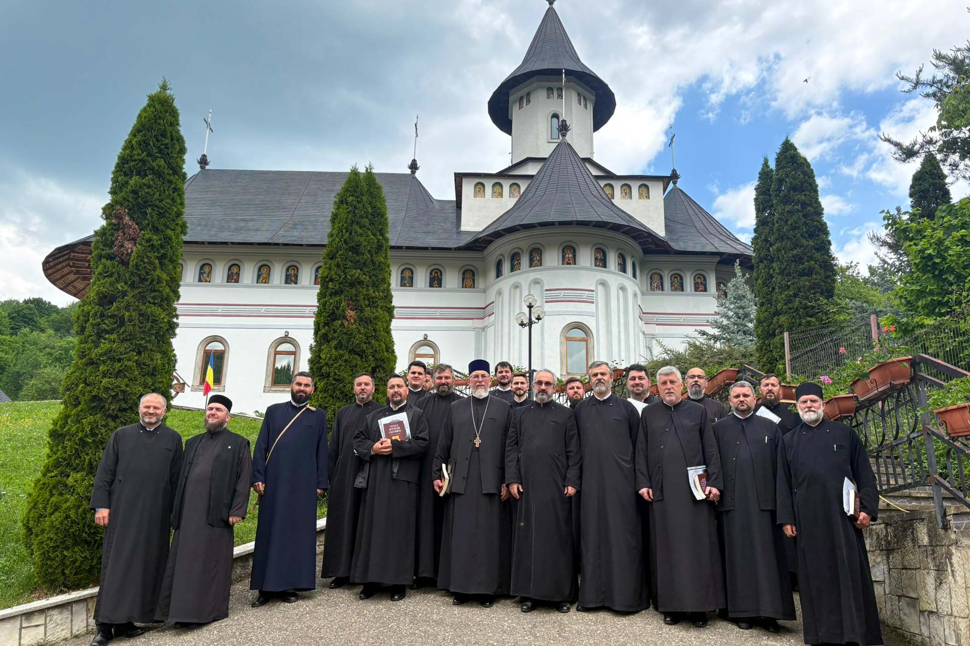 Strategie comună pentru cateheză în parohiile nemțene, la Mănăstirea Pângărați