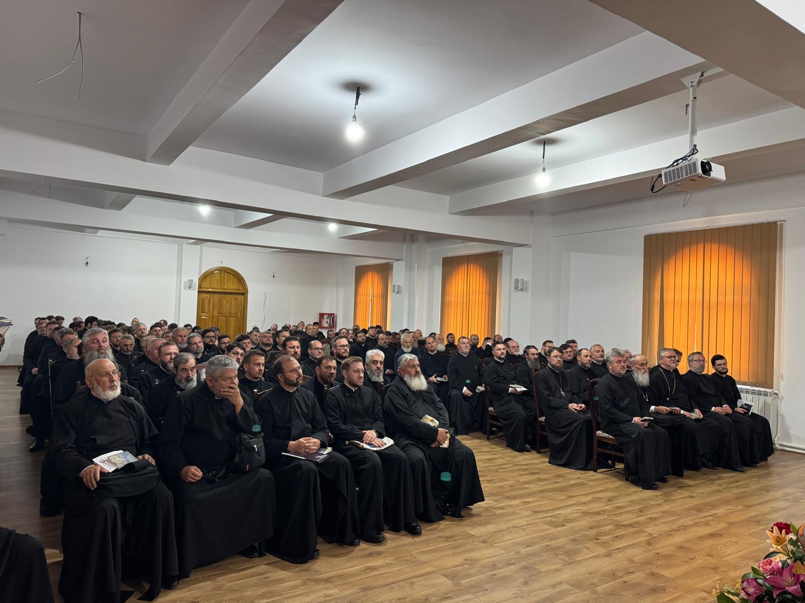 Preoții din Protopopiatul Botoșani, prezenți la Conferința prezidată de IPS Mitropolit Teofan