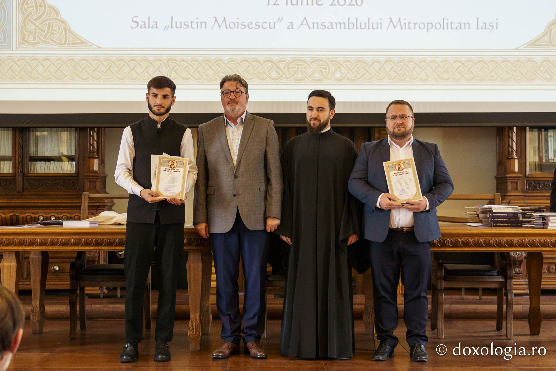Recunoaștere pentru excelență: elevii olimpici, recompensați de Arhiepiscopia Iașilor