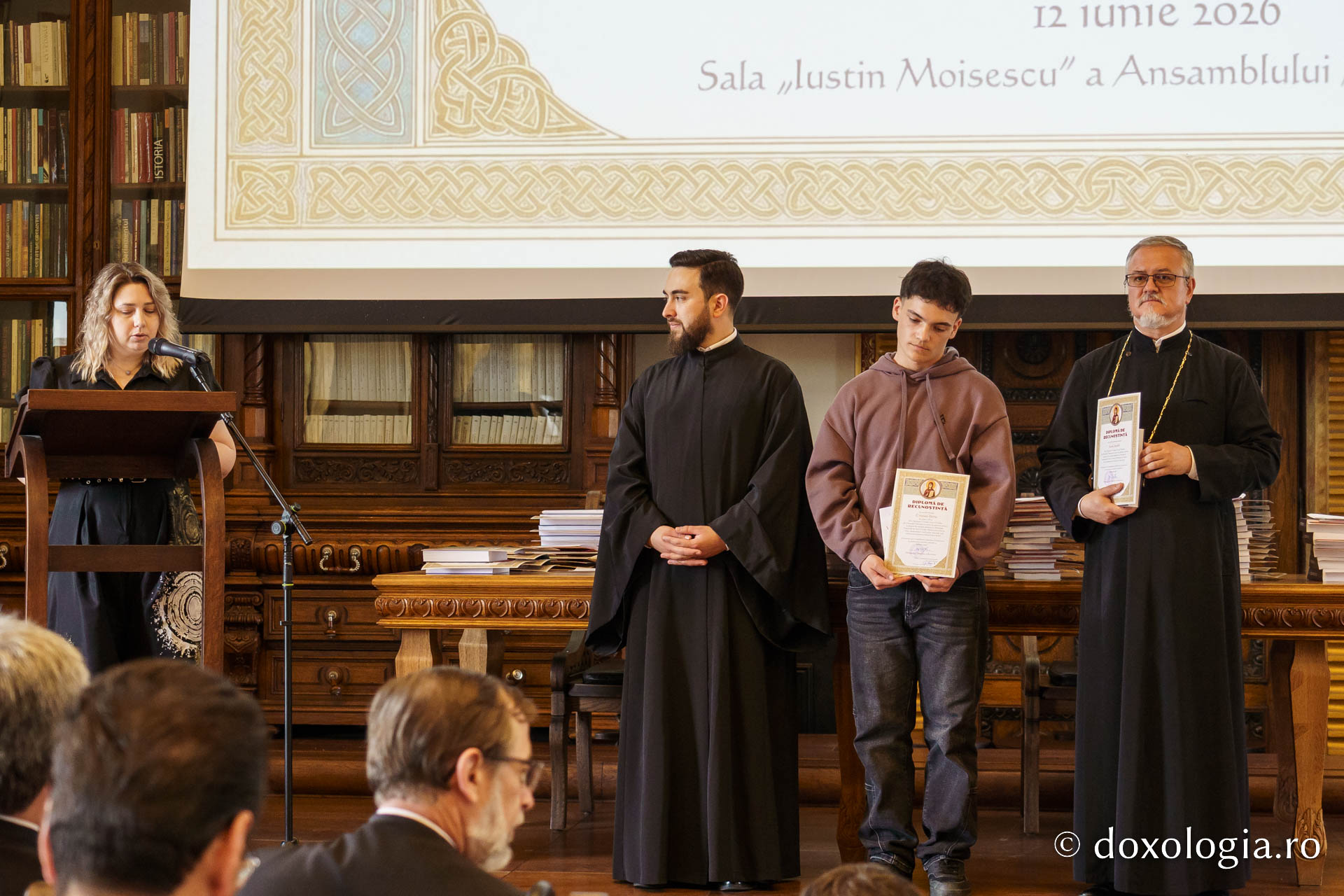 Recunoaștere pentru excelență: elevii olimpici, recompensați de Arhiepiscopia Iașilor