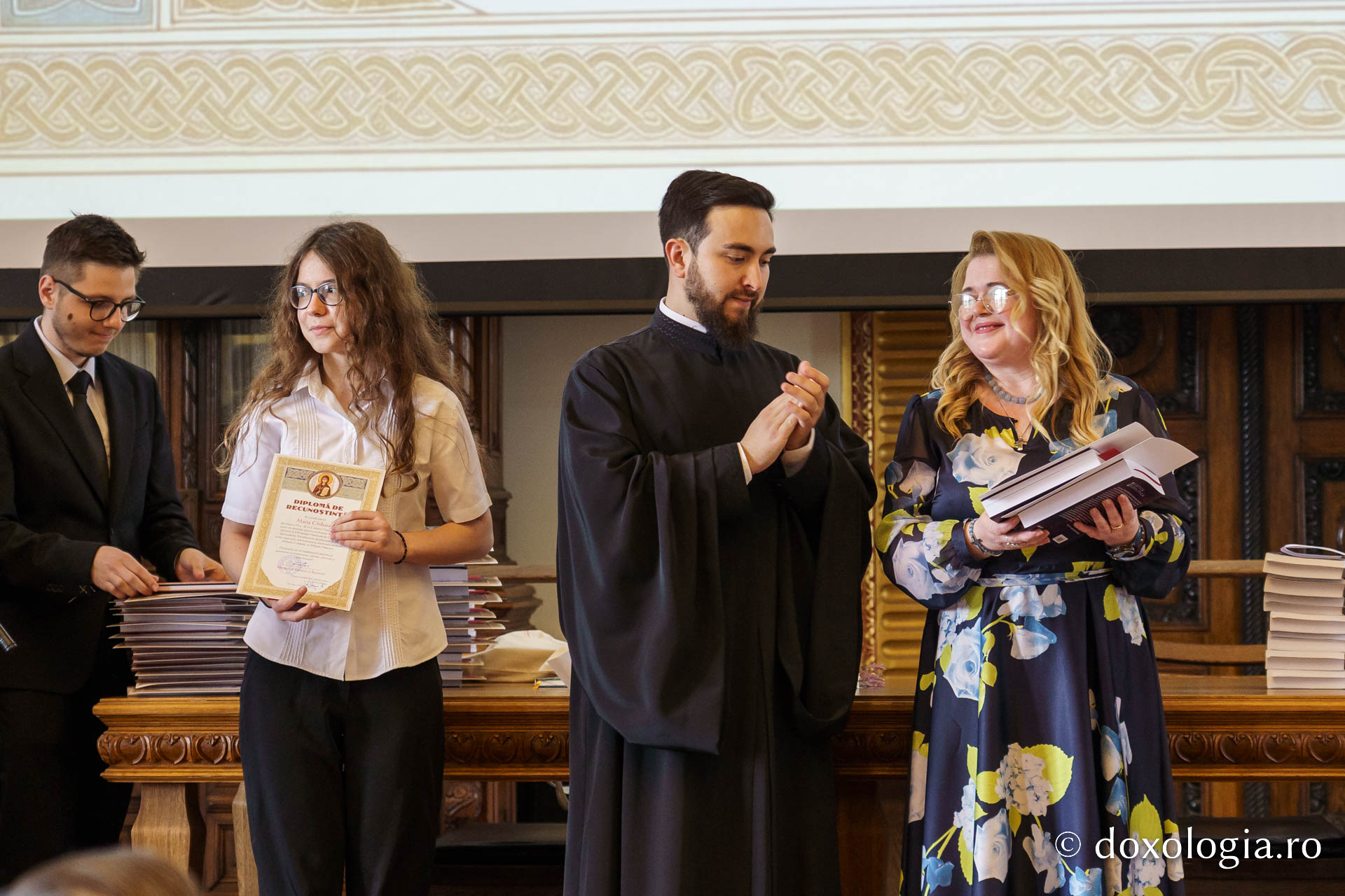 Recunoaștere pentru excelență: elevii olimpici, recompensați de Arhiepiscopia Iașilor