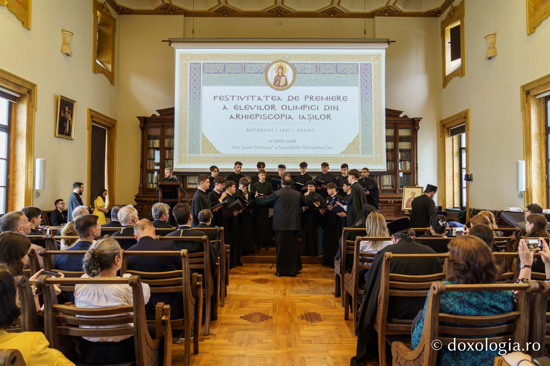 Recunoaștere pentru excelență: elevii olimpici, recompensați de Arhiepiscopia Iașilor