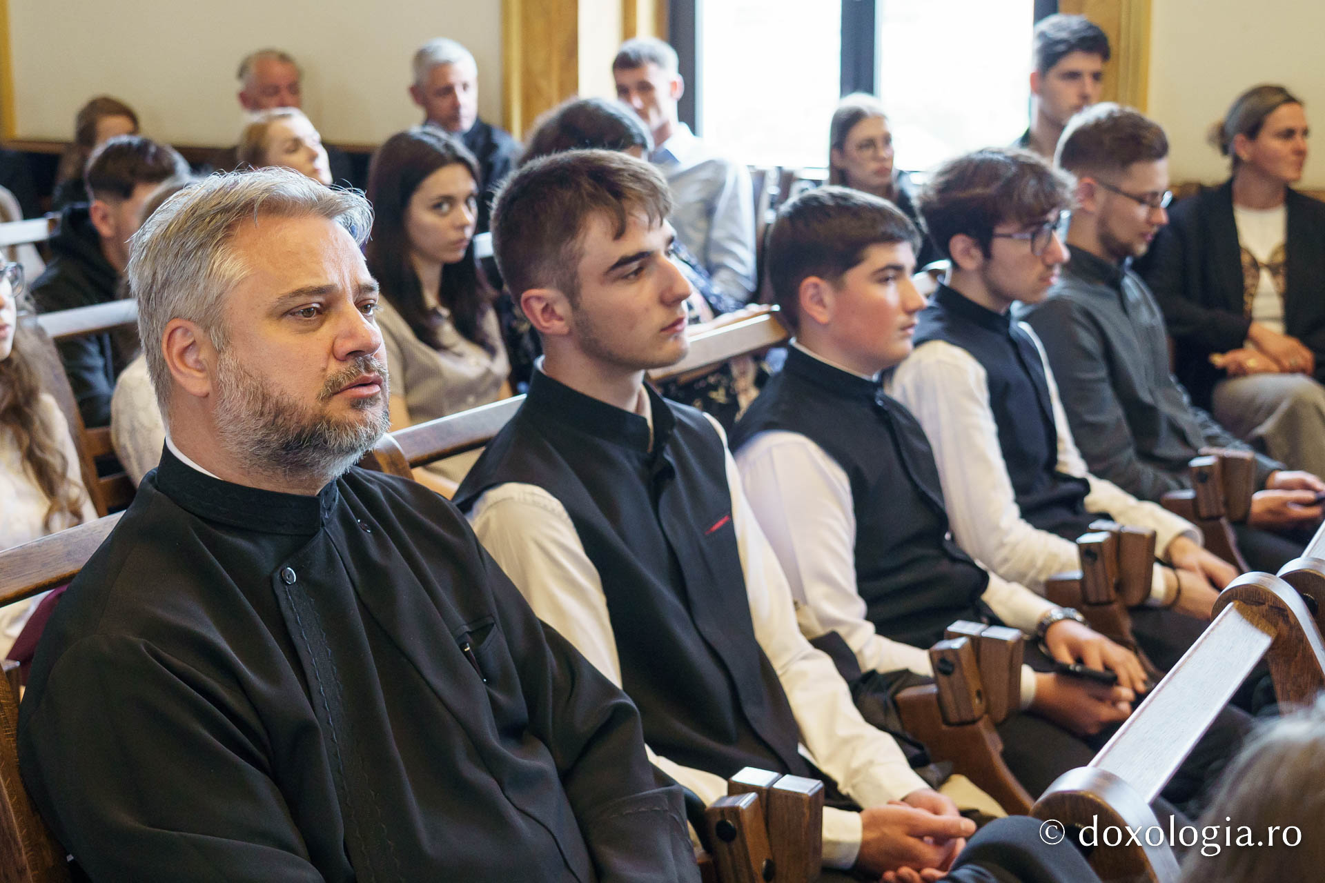 Recunoaștere pentru excelență: elevii olimpici, recompensați de Arhiepiscopia Iașilor