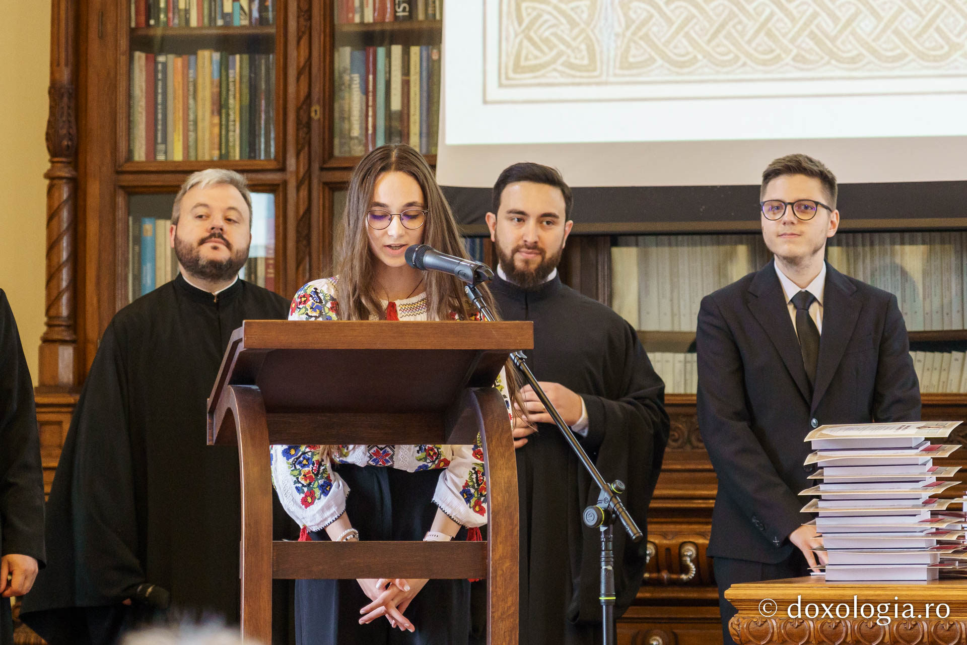 Recunoaștere pentru excelență: elevii olimpici, recompensați de Arhiepiscopia Iașilor