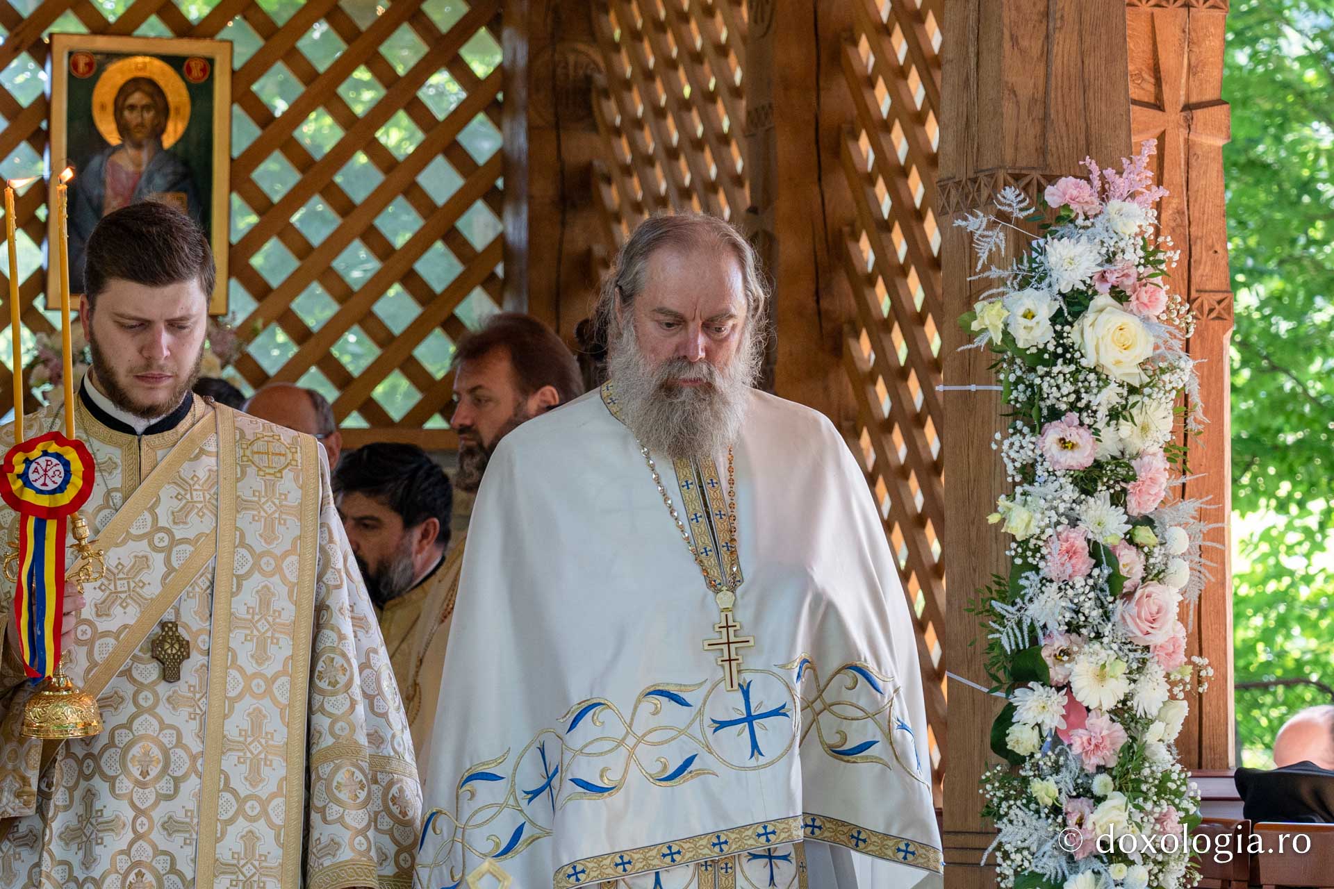 „Viața sfinților ne îndeamnă să ne încredințăm Domnului”, a transmis PS Nichifor Botoșăneanul credincioșilor veniți la hramul Mănăstirii Bucium