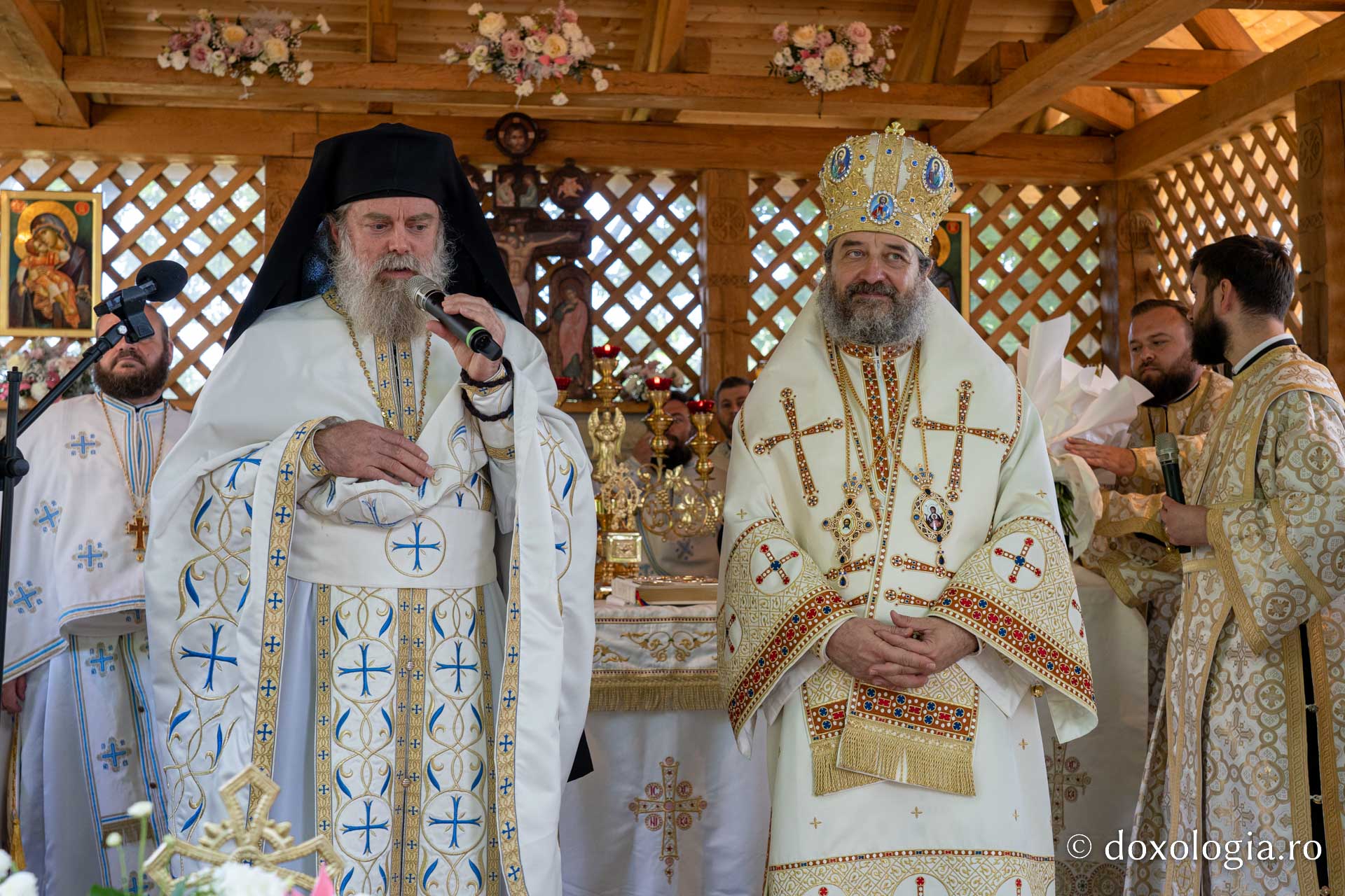 „Viața sfinților ne îndeamnă să ne încredințăm Domnului”, a transmis PS Nichifor Botoșăneanul credincioșilor veniți la hramul Mănăstirii Bucium