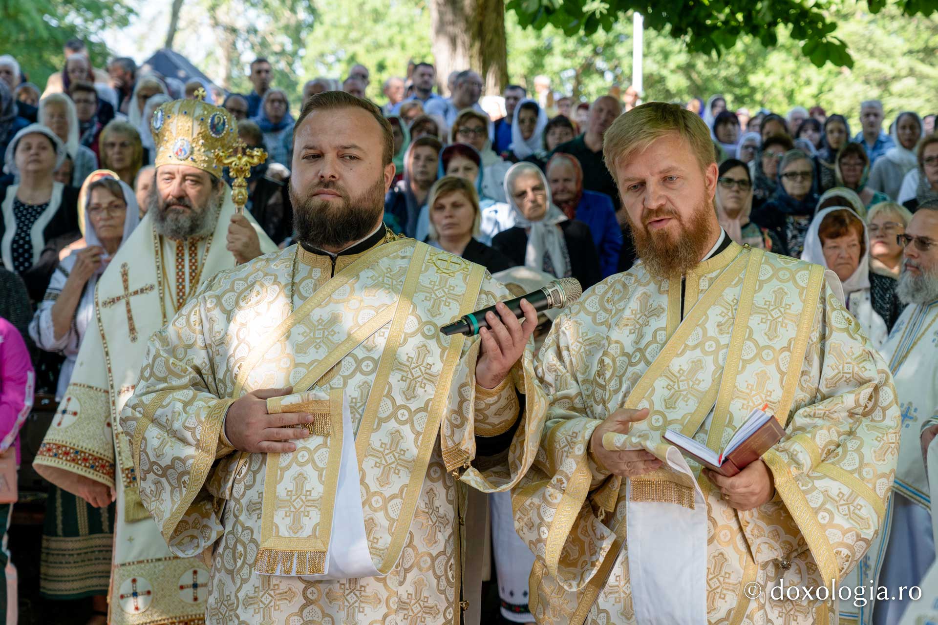 „Viața sfinților ne îndeamnă să ne încredințăm Domnului”, a transmis PS Nichifor Botoșăneanul credincioșilor veniți la hramul Mănăstirii Bucium