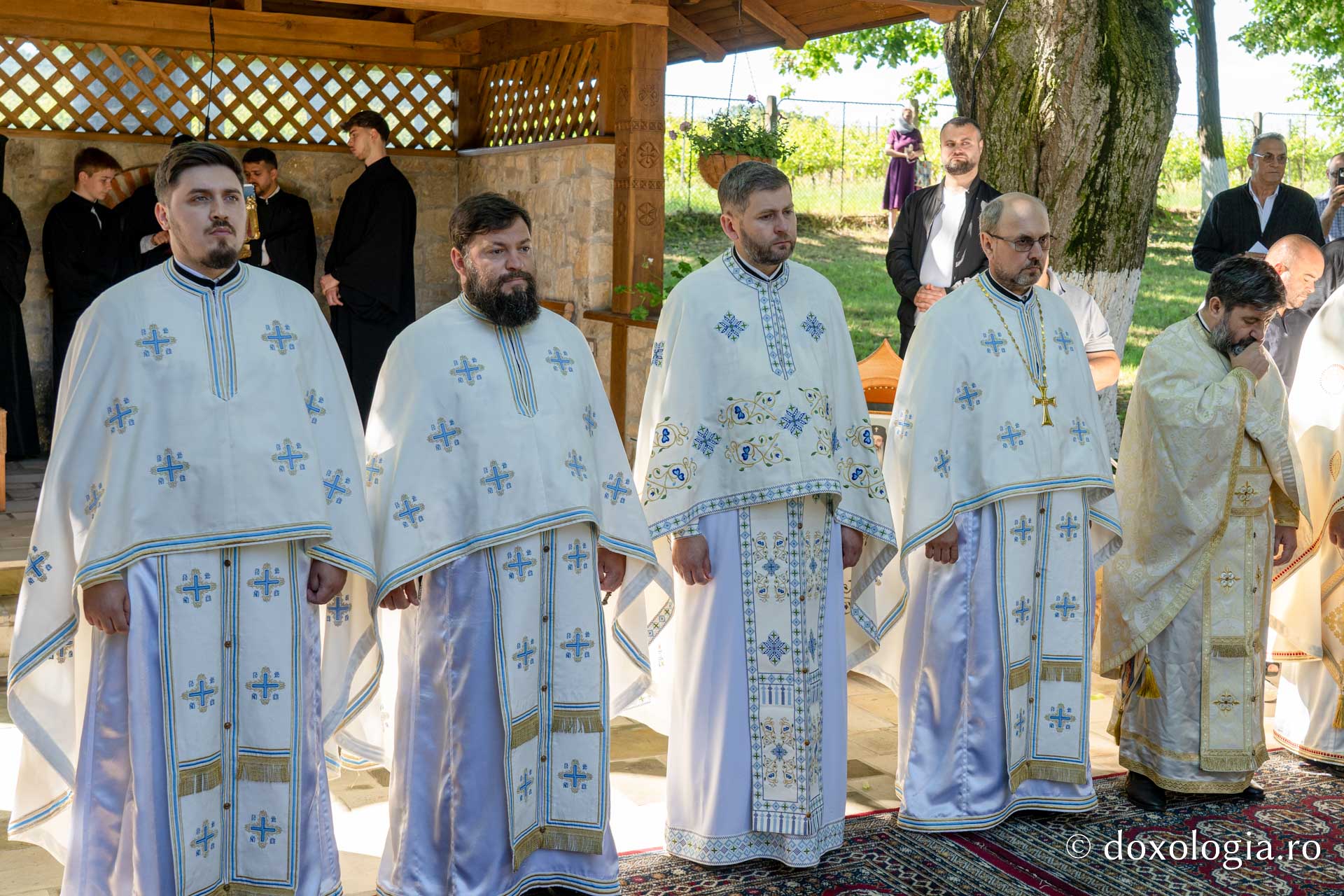 „Viața sfinților ne îndeamnă să ne încredințăm Domnului”, a transmis PS Nichifor Botoșăneanul credincioșilor veniți la hramul Mănăstirii Bucium