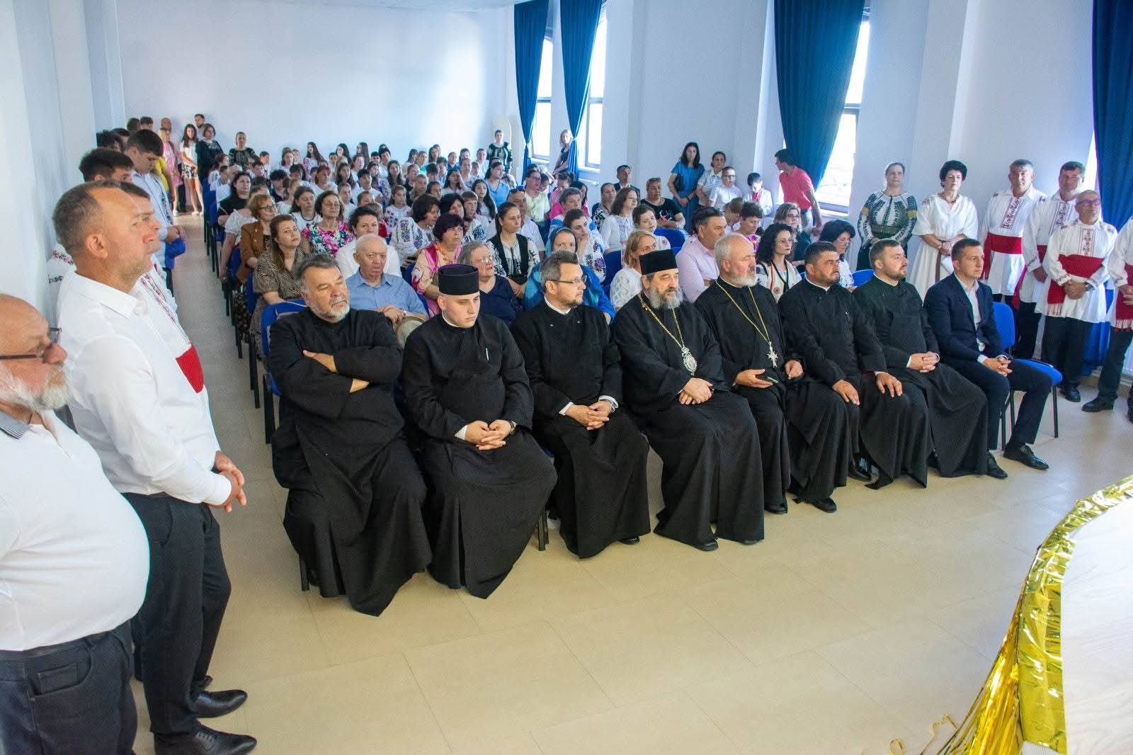 PS Nichifor Botoșăneanul, alături de profesorii și participanții Concursului „Angela Grigoraș” din Barcea